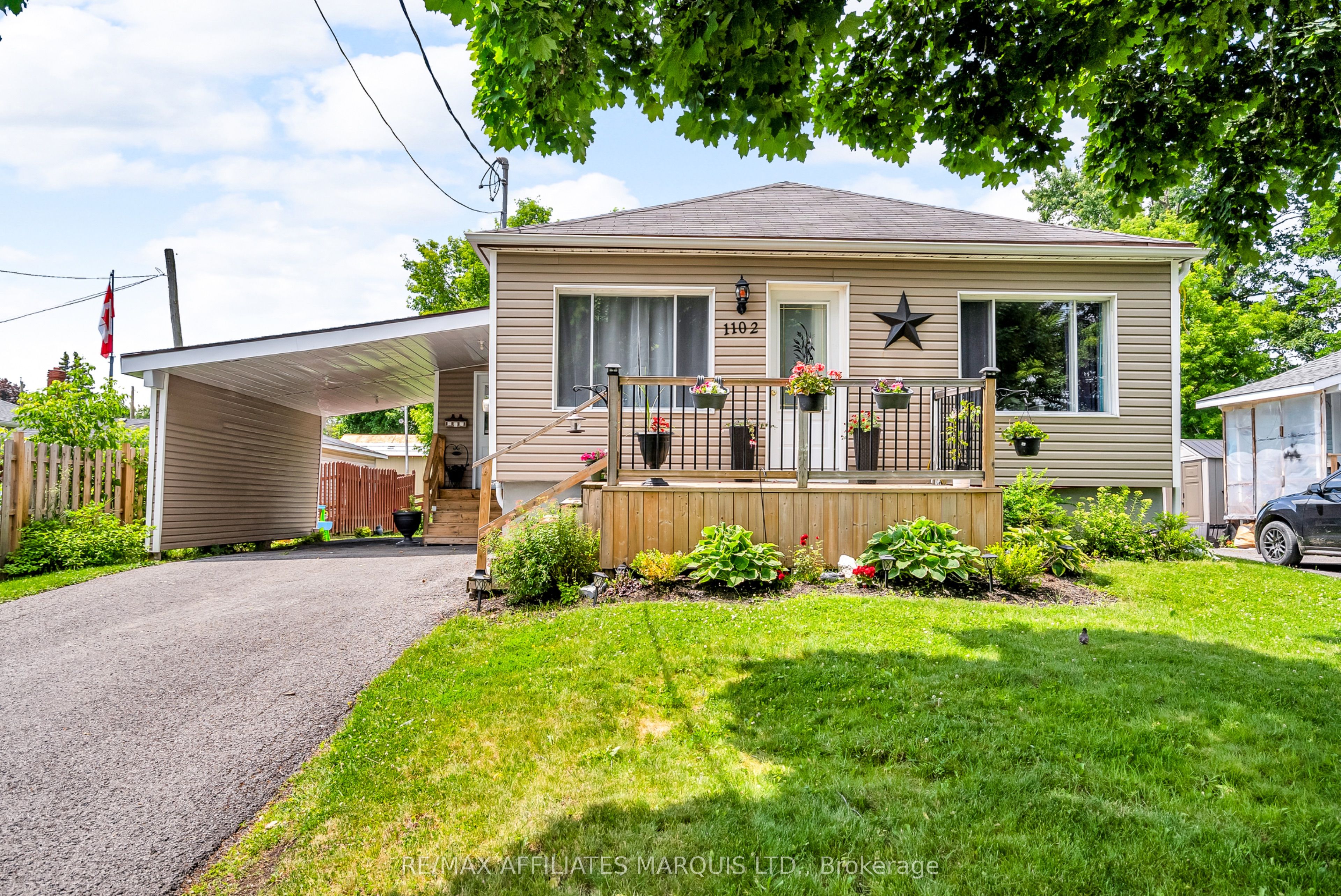 1102 Larin Avenue Property Photo 1