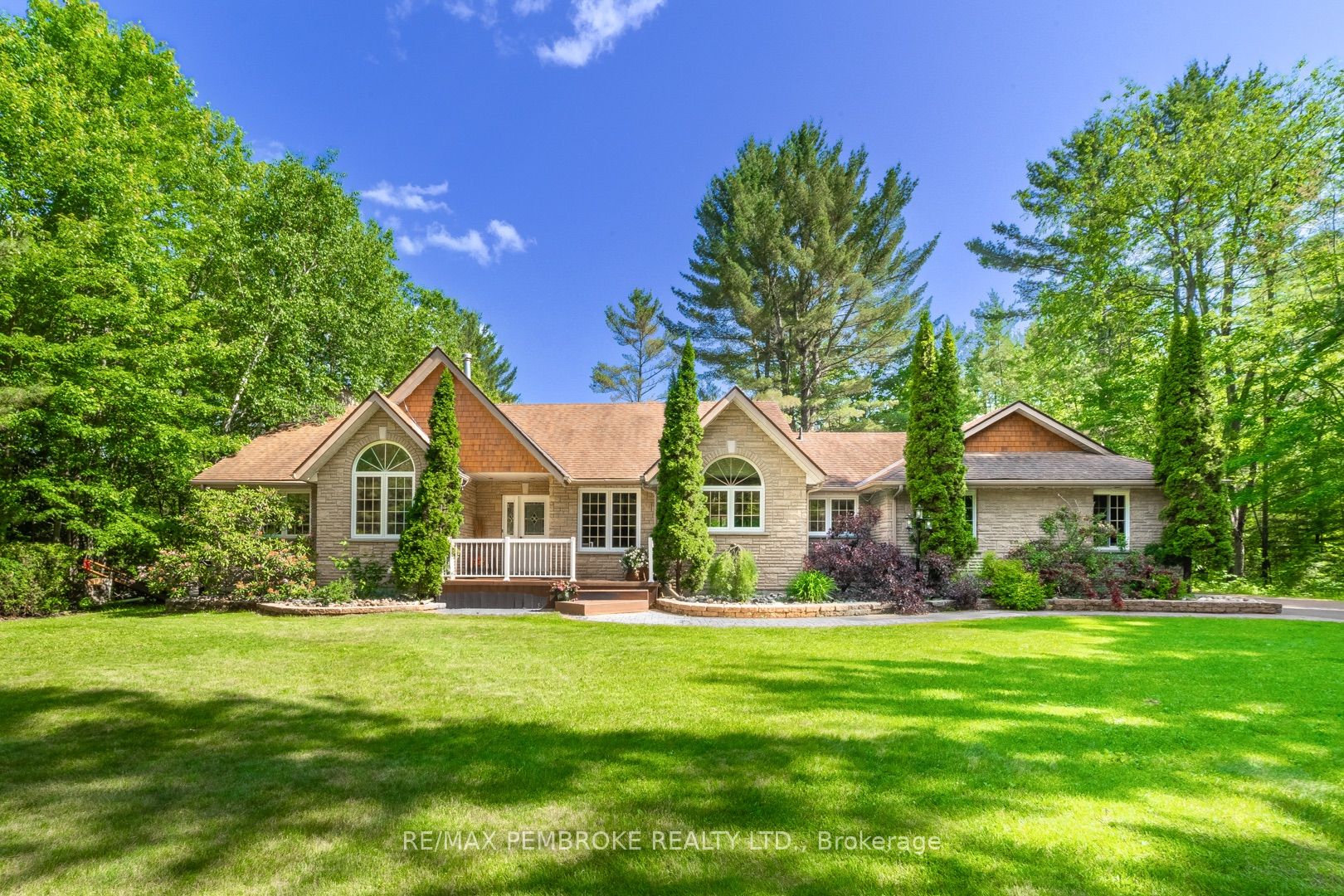 559 Black Bay Rd Property Photo 1