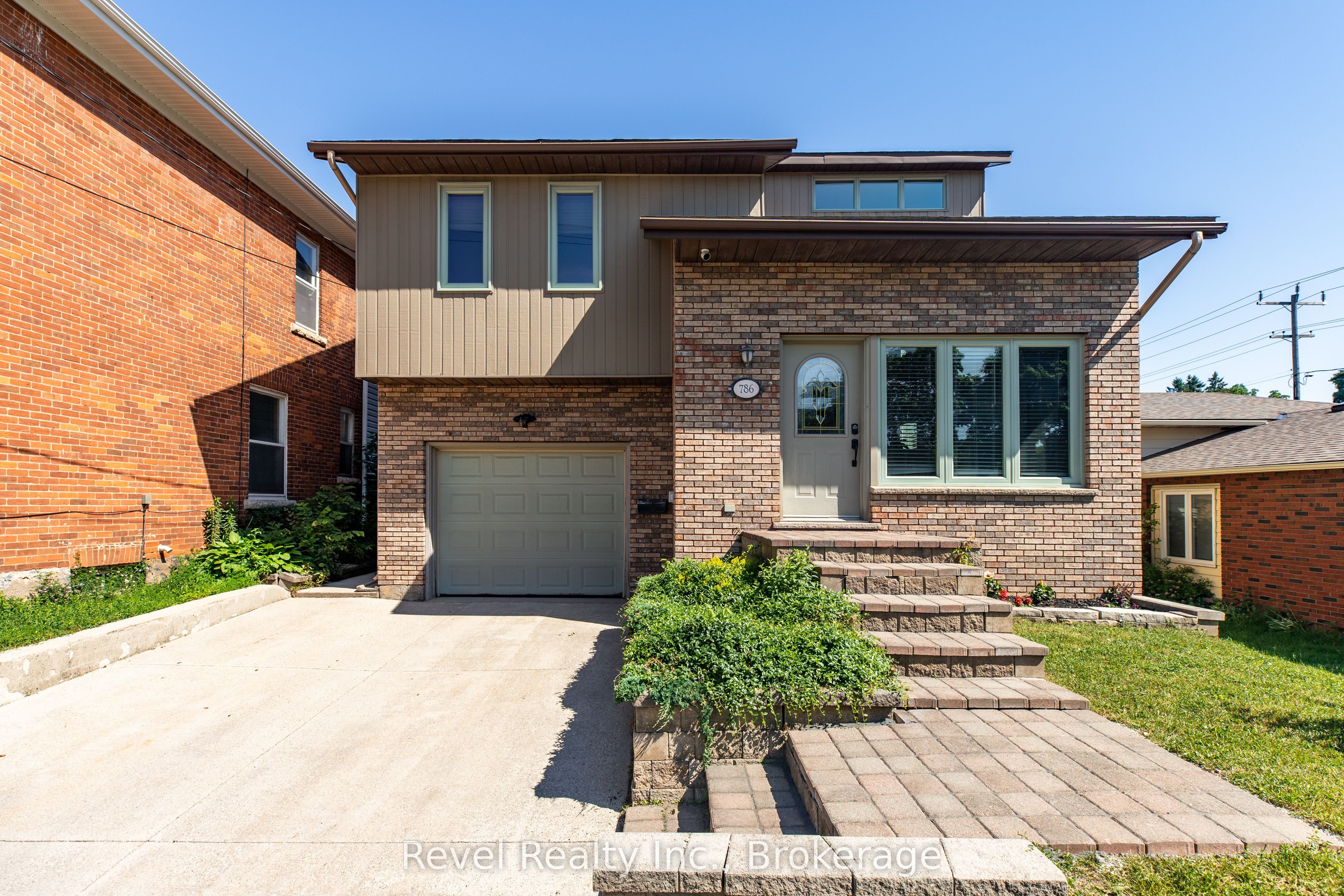 786 8th Street E Property Photo 1
