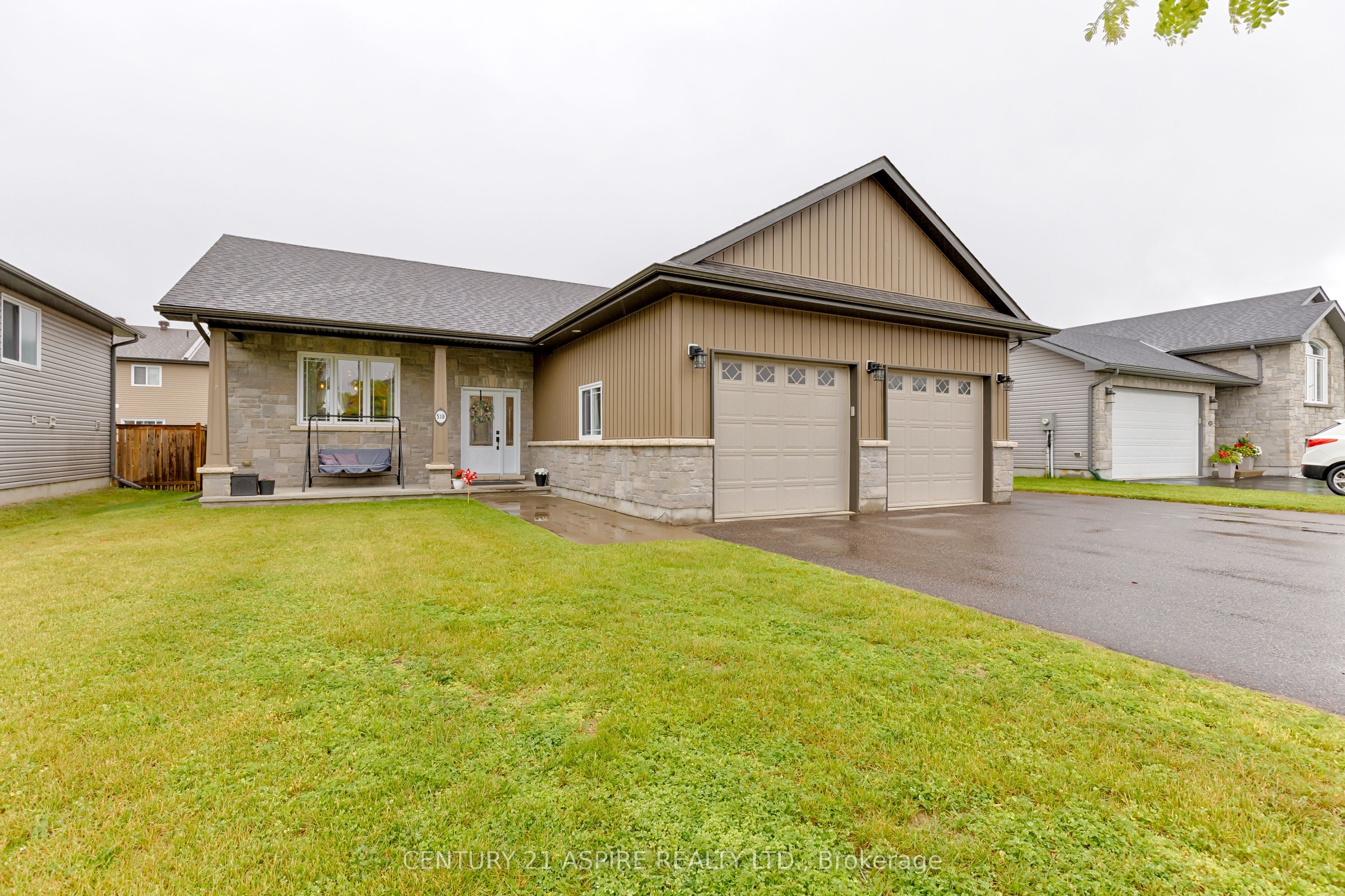 520 Gardner Crescent Property Photo