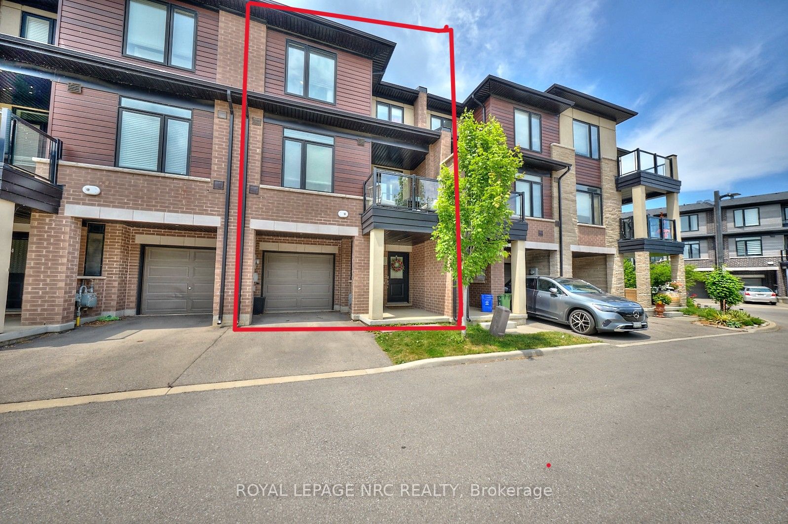 #105 - 590 North Service Road Property Photo 1