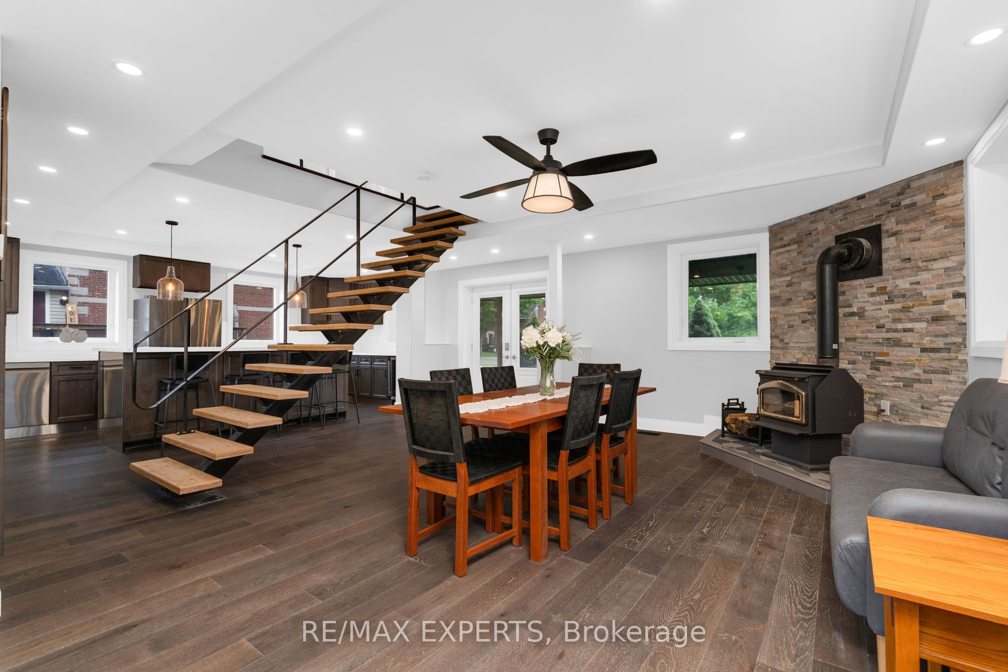 598320 2nd Line W Property Photo 8