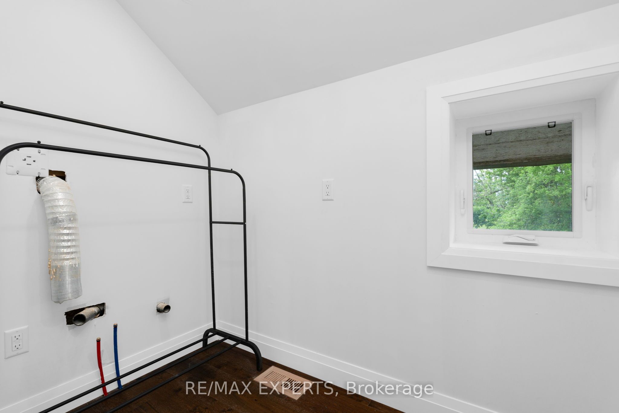 598320 2nd Line W Property Photo 13