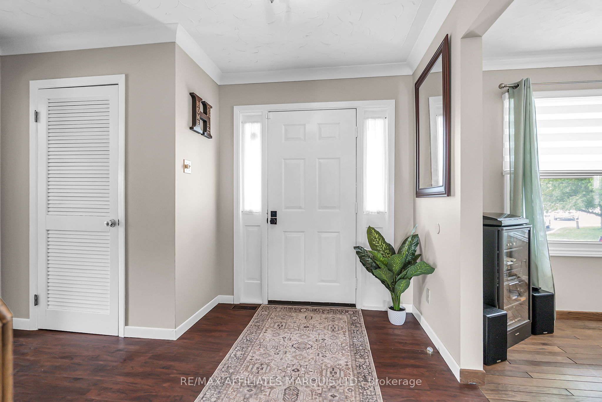 1356 Lochiel Street Property Photo 3