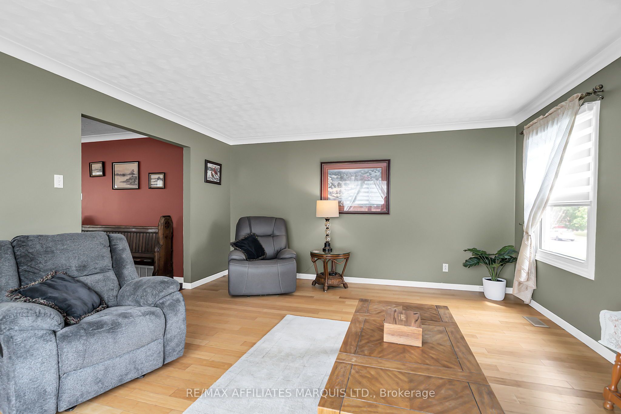 1356 Lochiel Street Property Photo 6