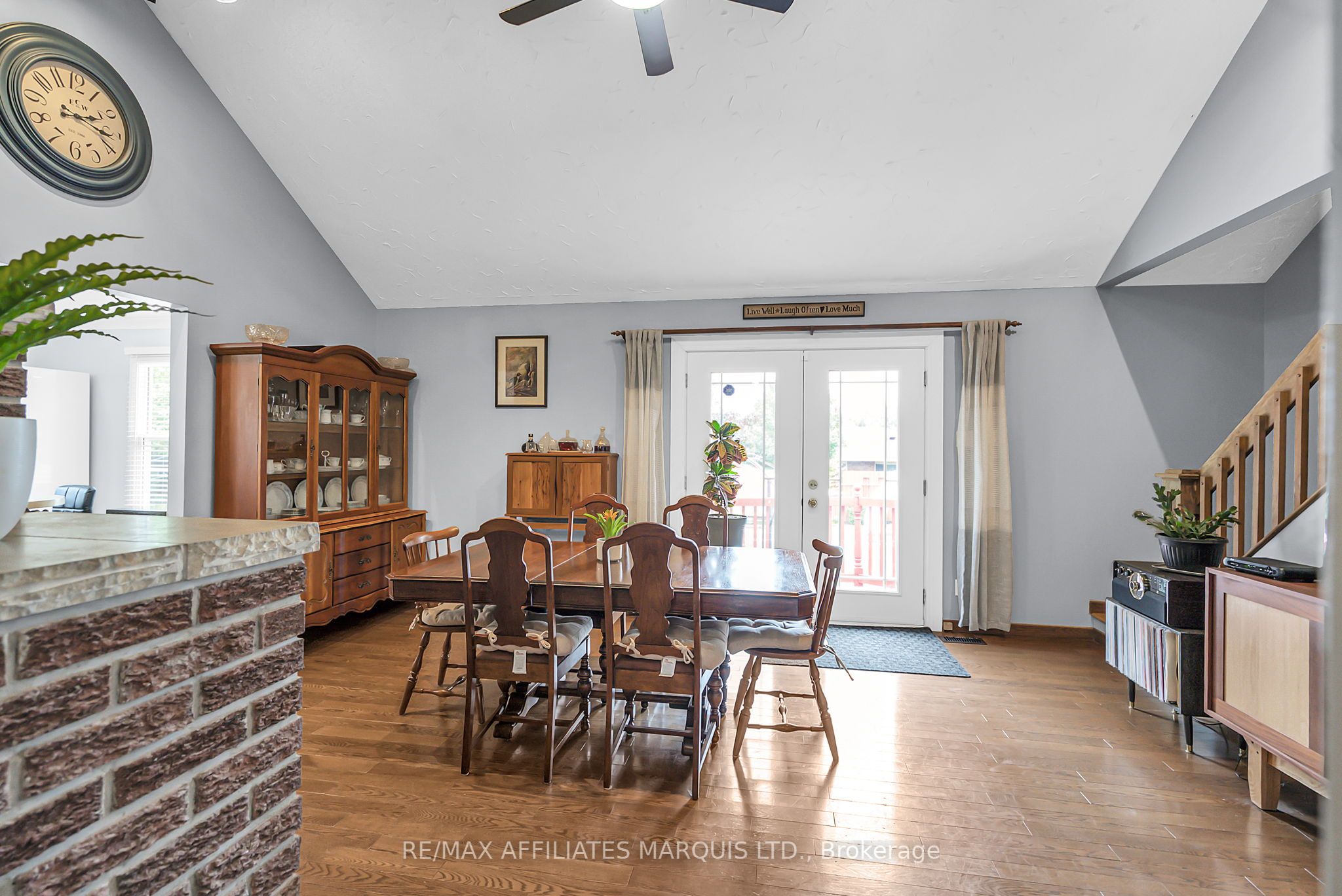 1356 Lochiel Street Property Photo 9