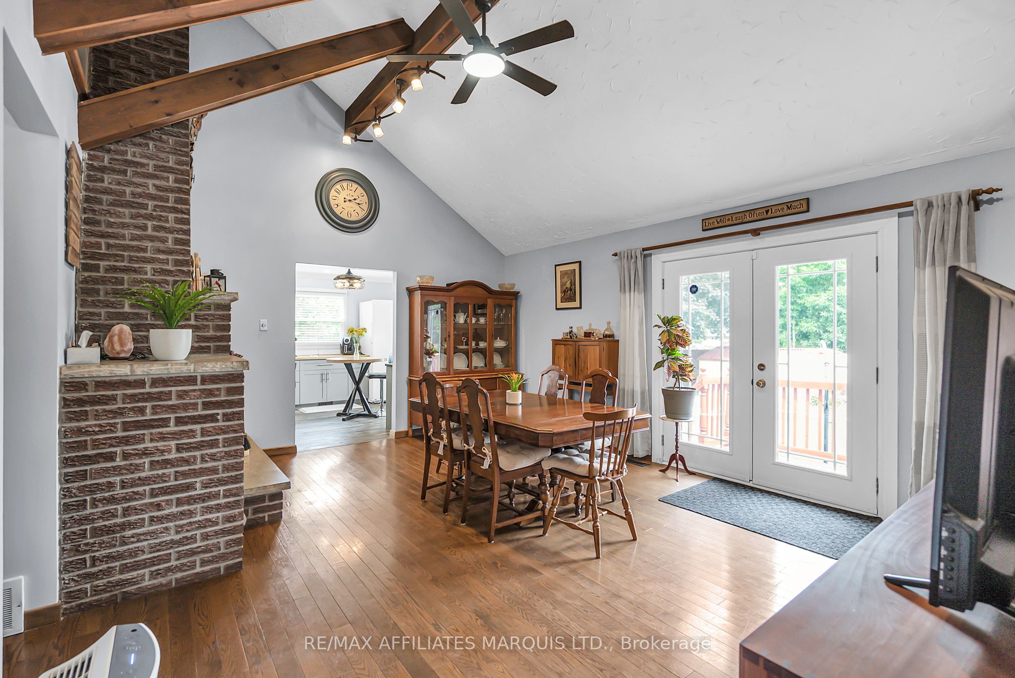 1356 Lochiel Street Property Photo 10