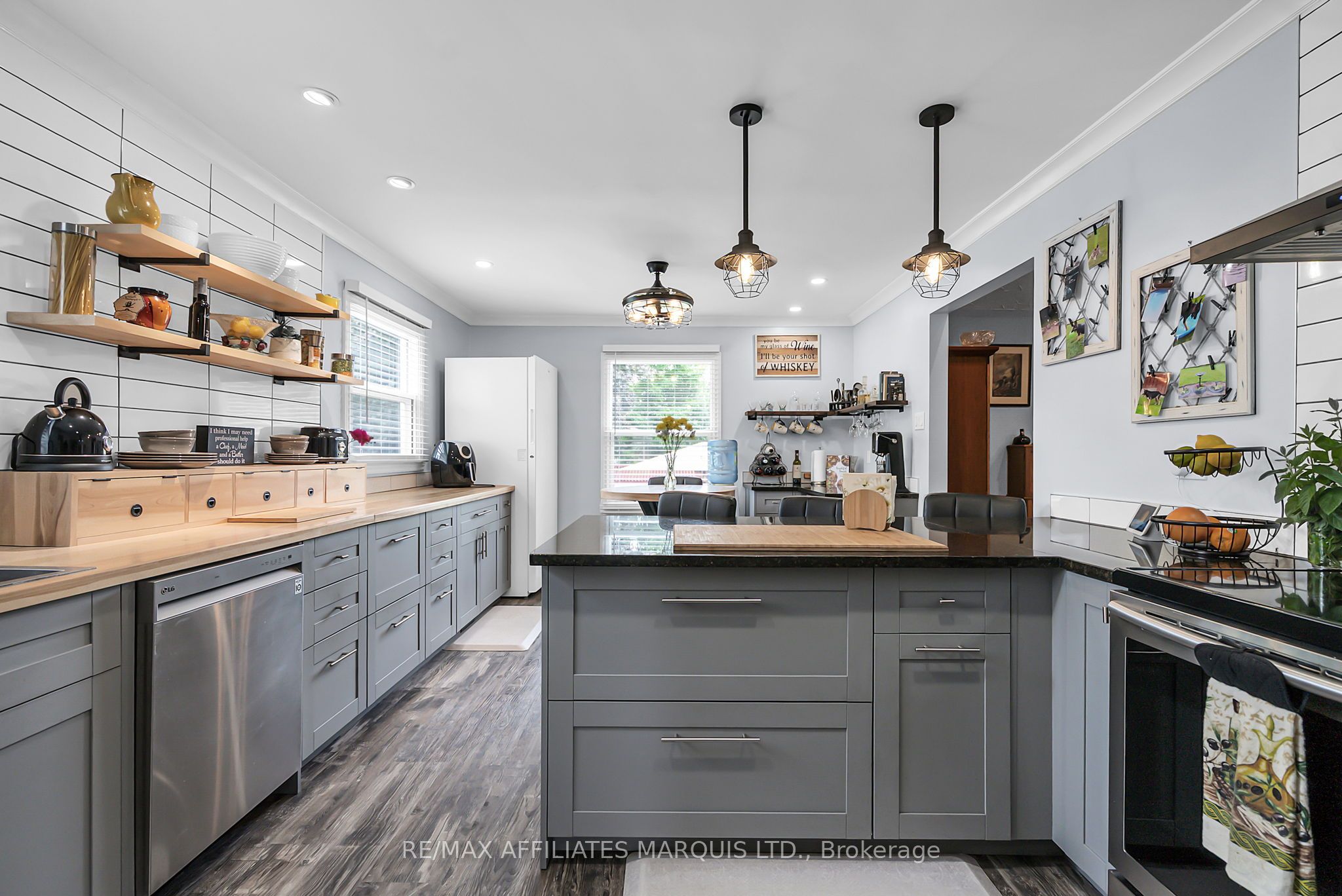 1356 Lochiel Street Property Photo 17