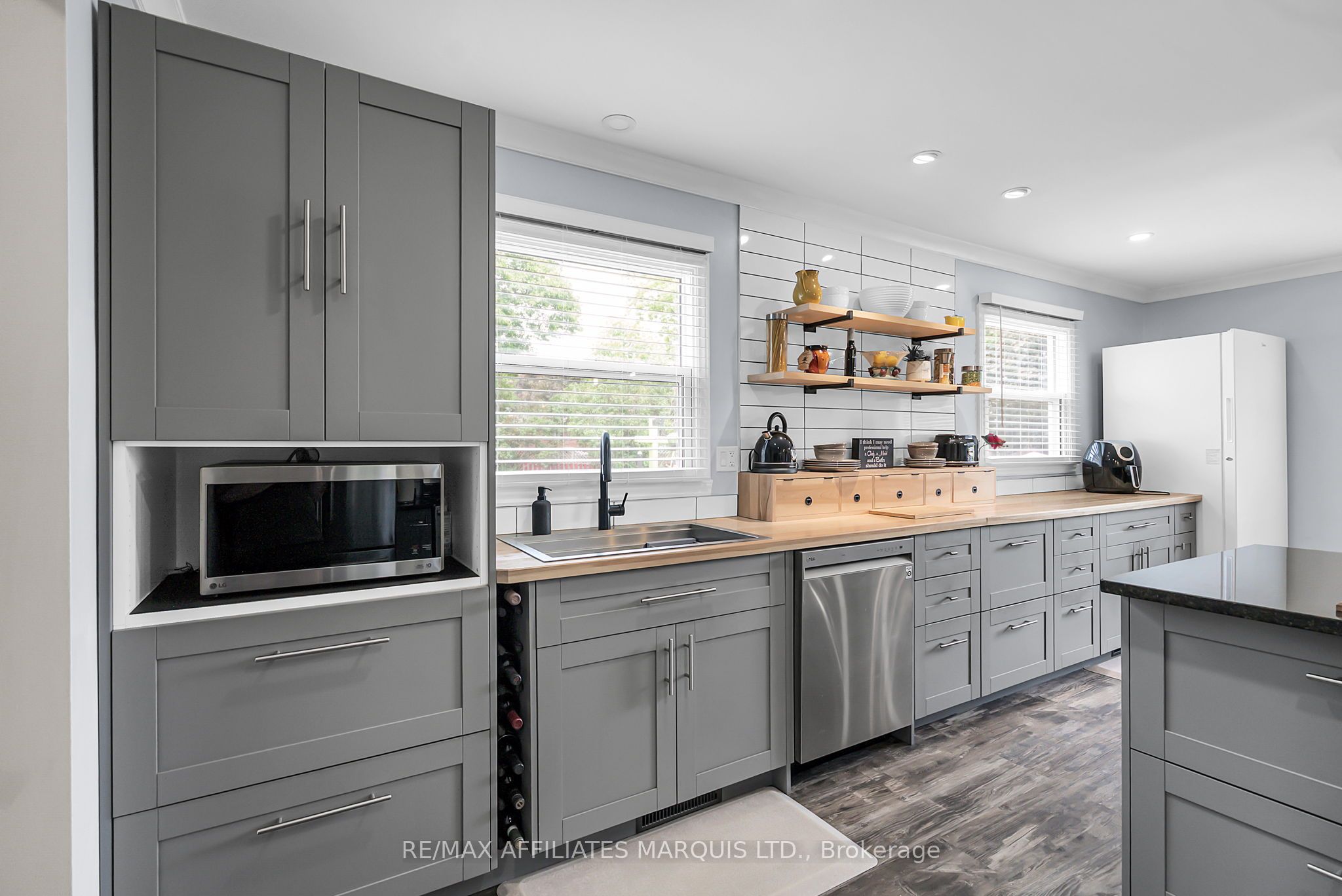 1356 Lochiel Street Property Photo 18