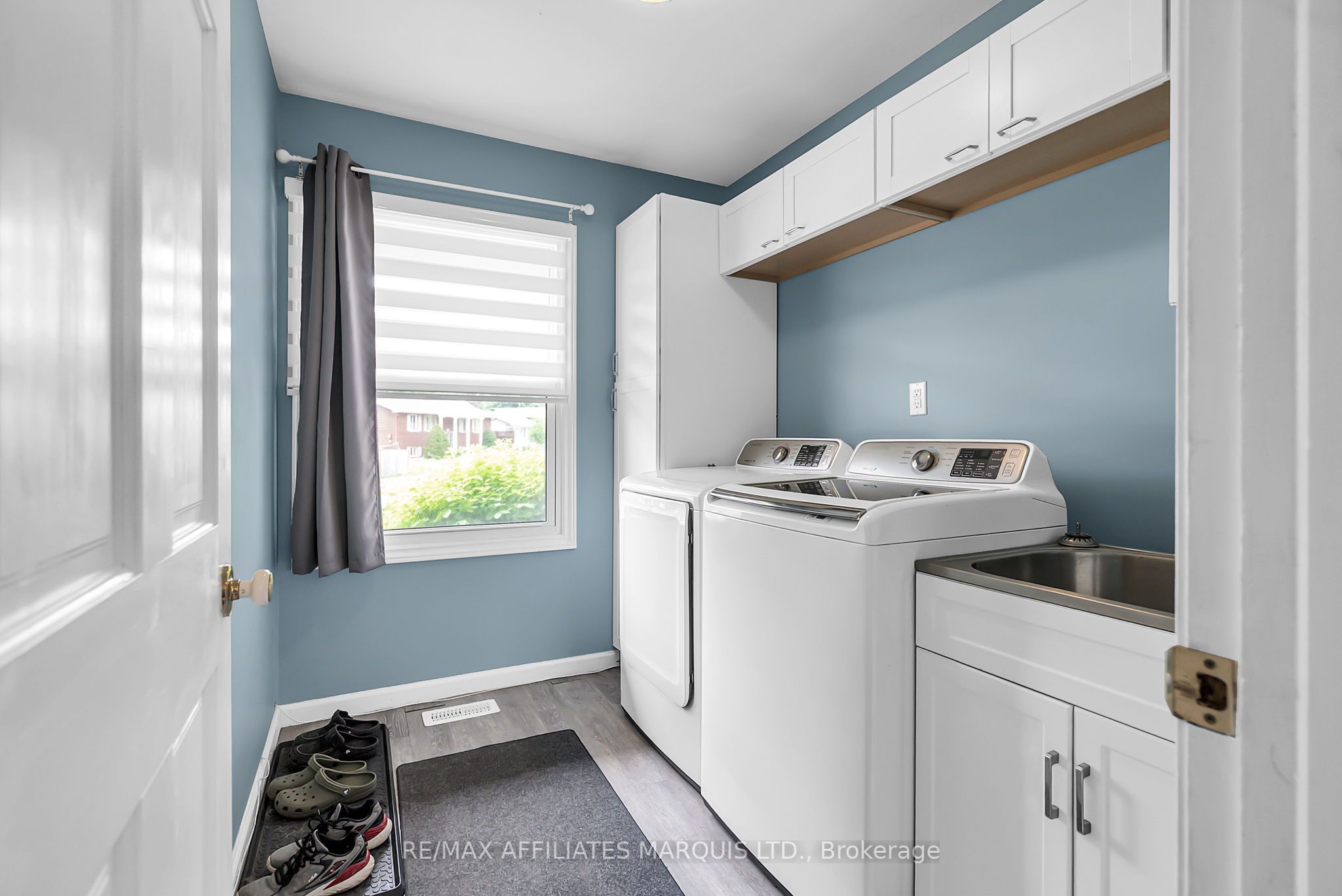 1356 Lochiel Street Property Photo 19