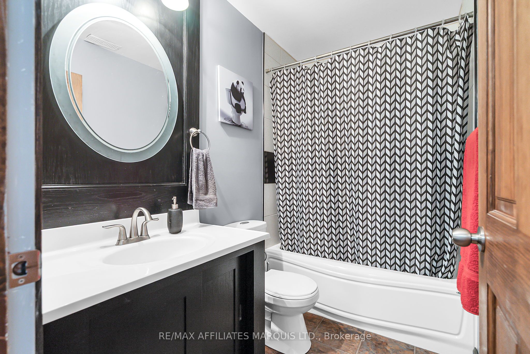 1356 Lochiel Street Property Photo 27