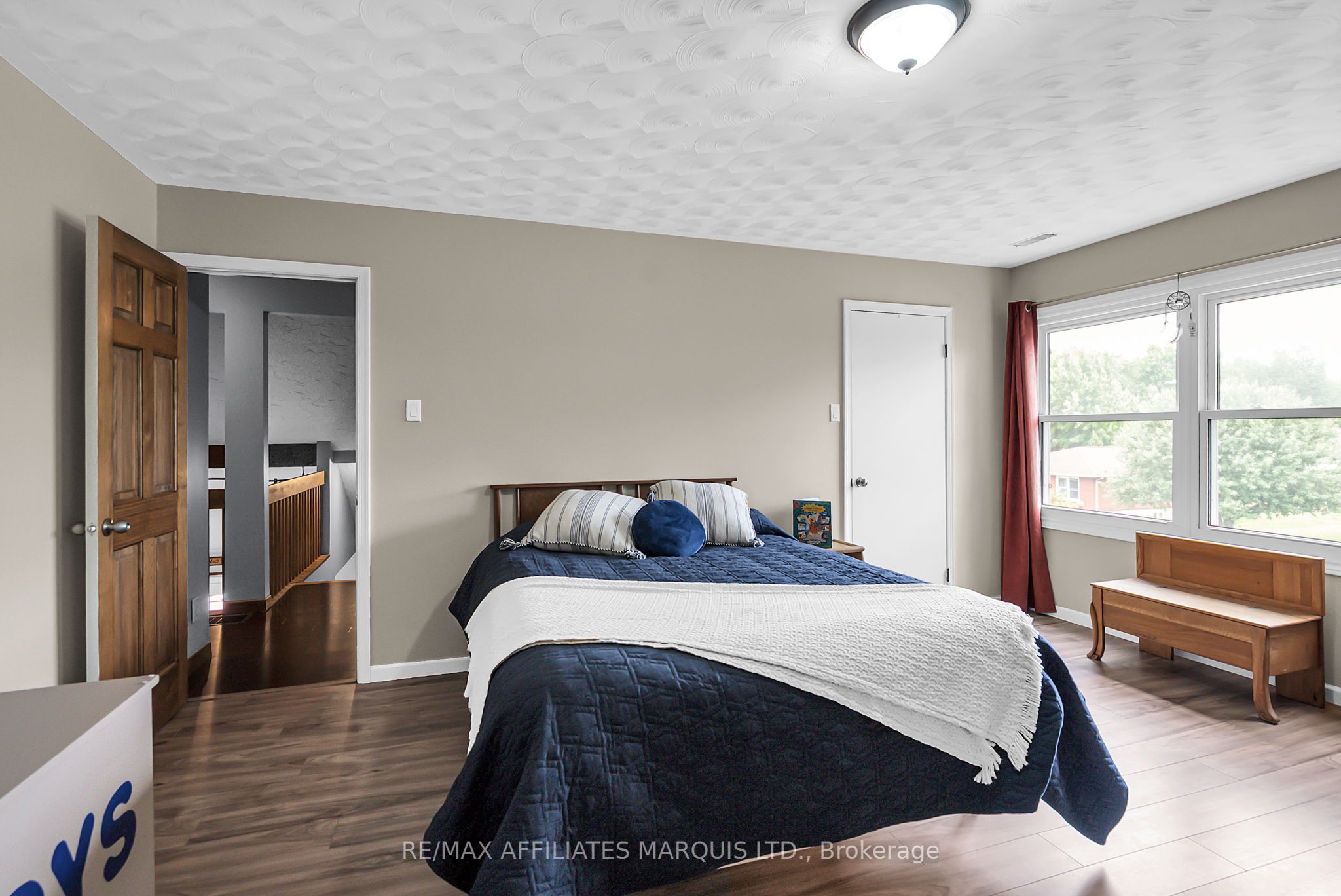 1356 Lochiel Street Property Photo 28