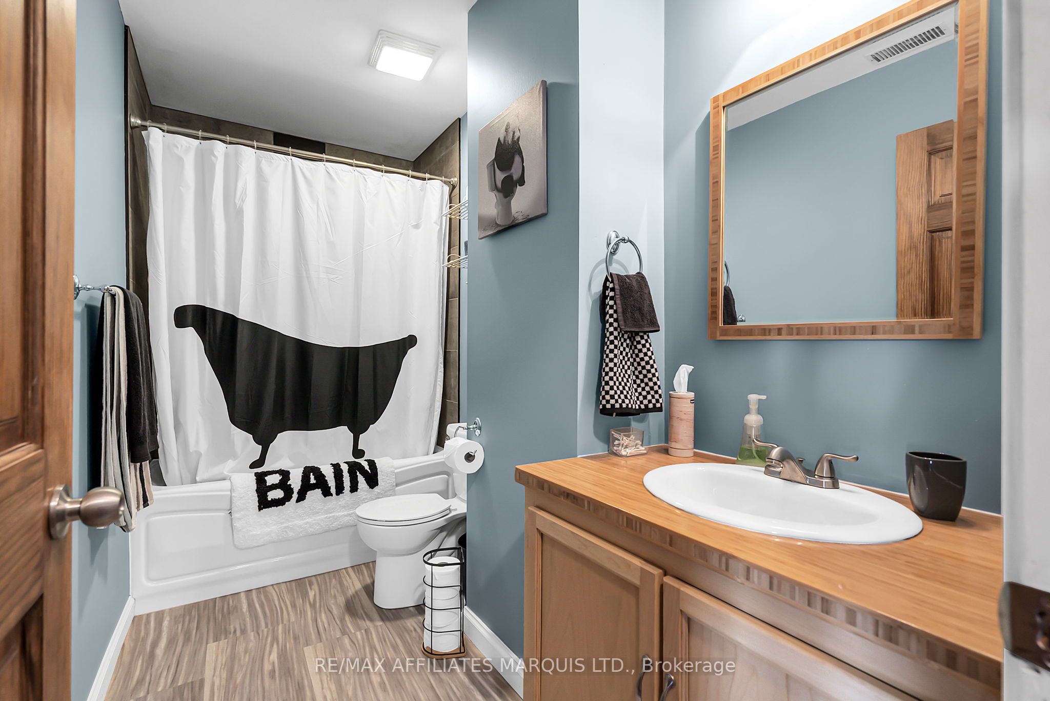 1356 Lochiel Street Property Photo 29