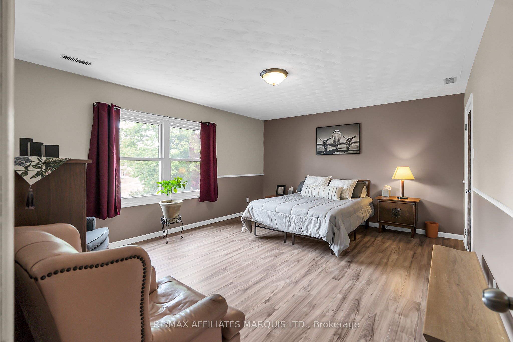 1356 Lochiel Street Property Photo 30