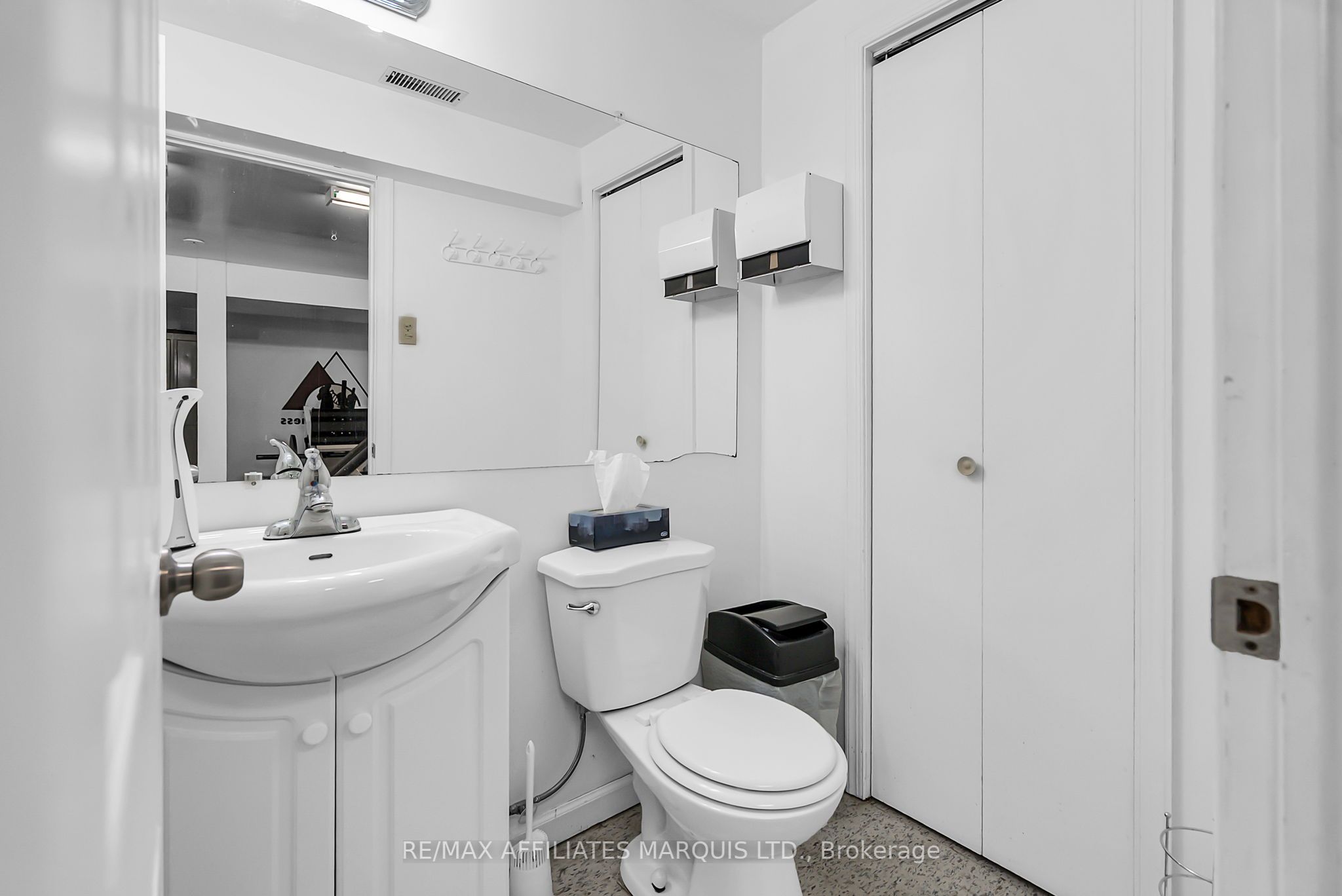 1356 Lochiel Street Property Photo 36