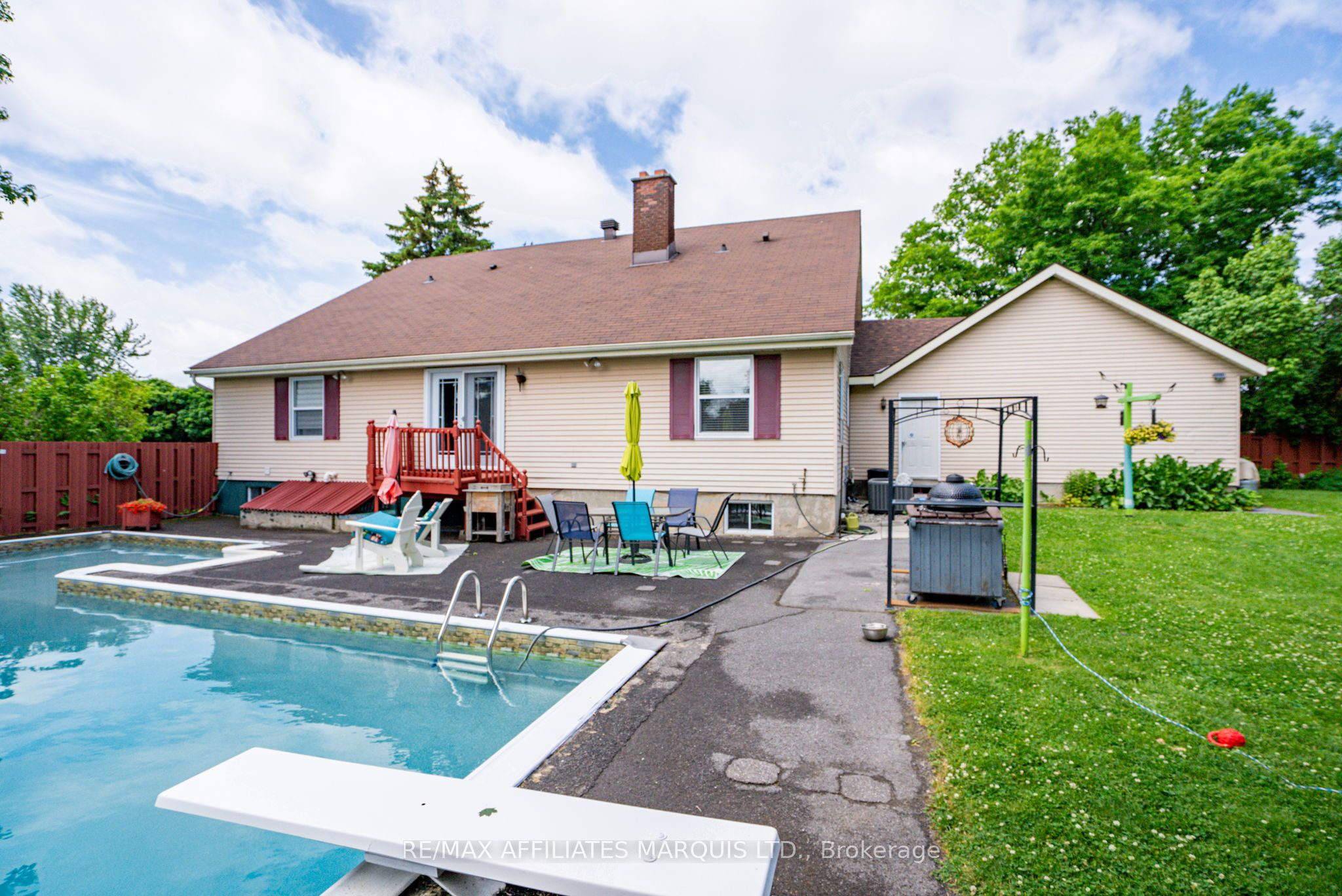 1356 Lochiel Street Property Photo 40