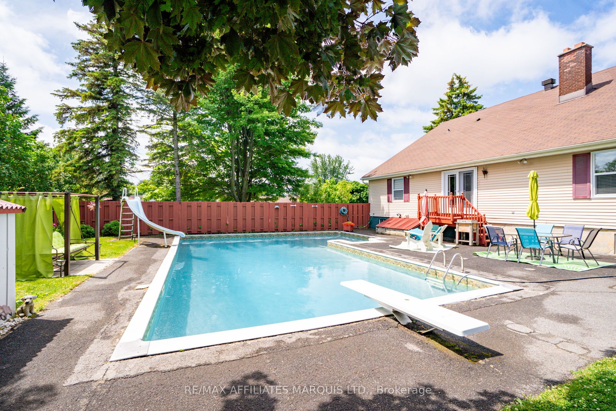 1356 Lochiel Street Property Photo 41