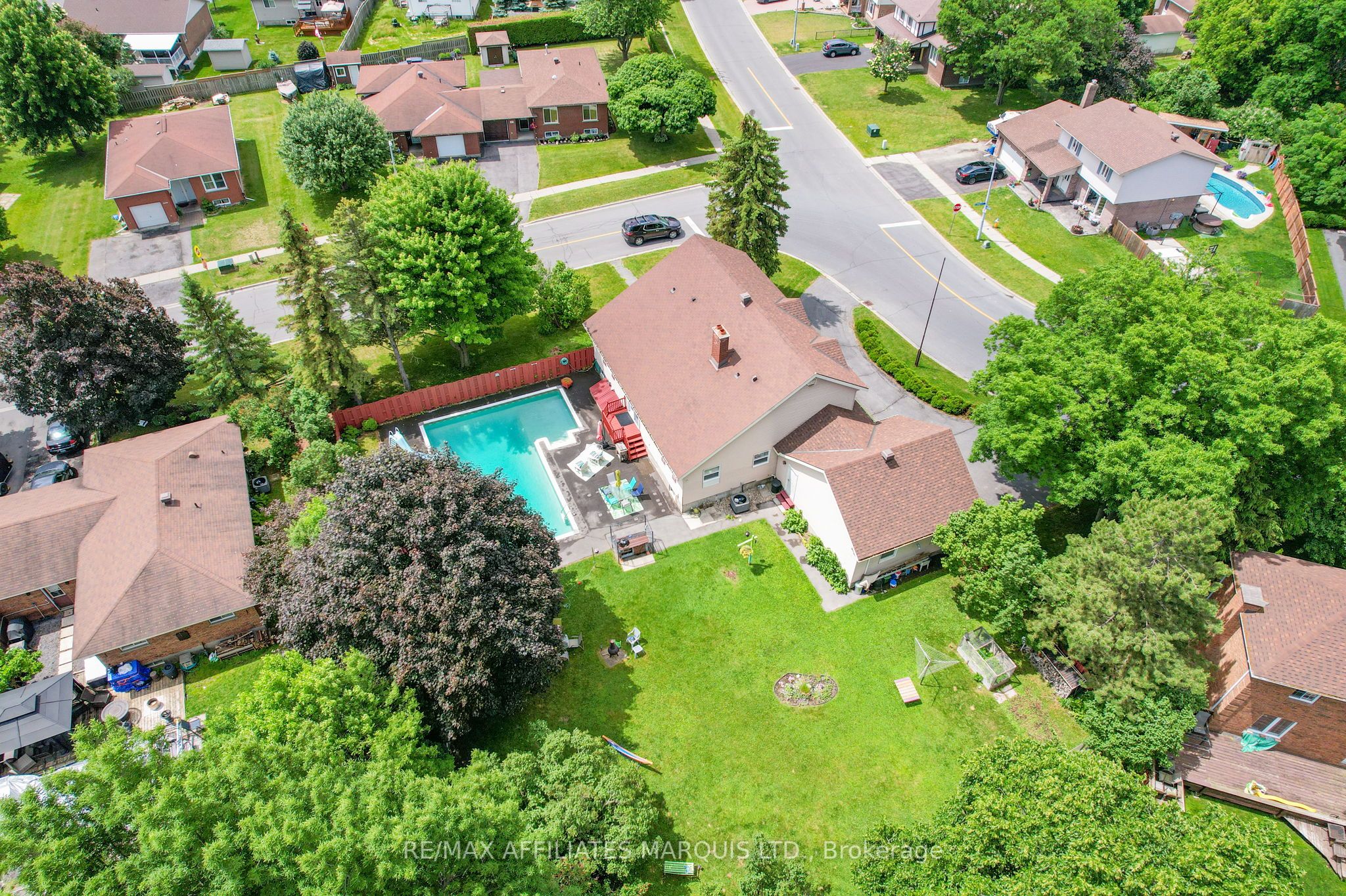 1356 Lochiel Street Property Photo 46