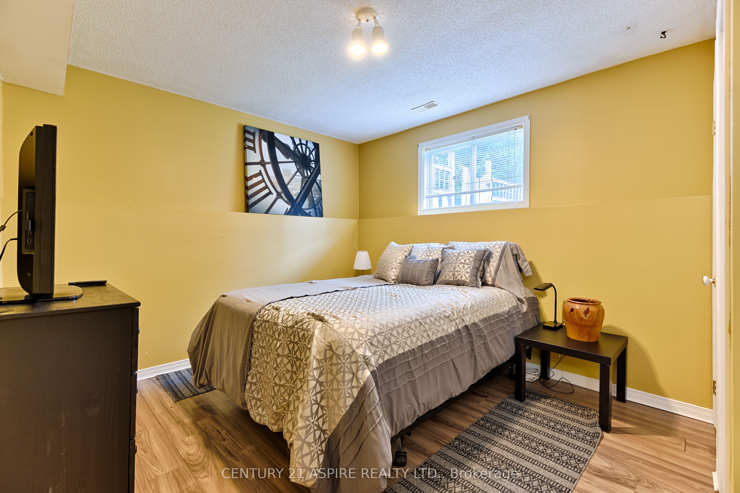 8 Jason Street Property Photo 28