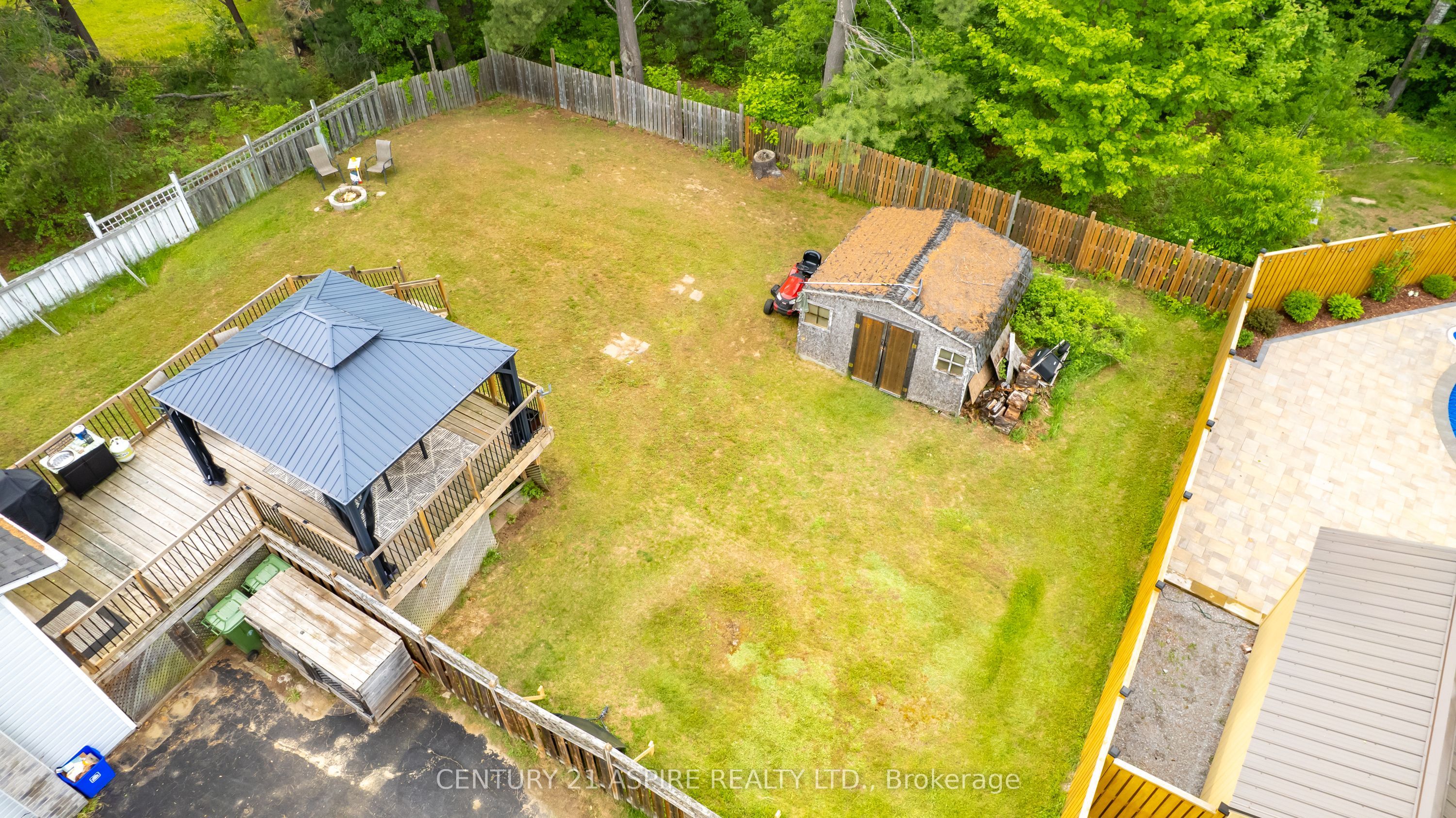 8 Jason Street Property Photo 32
