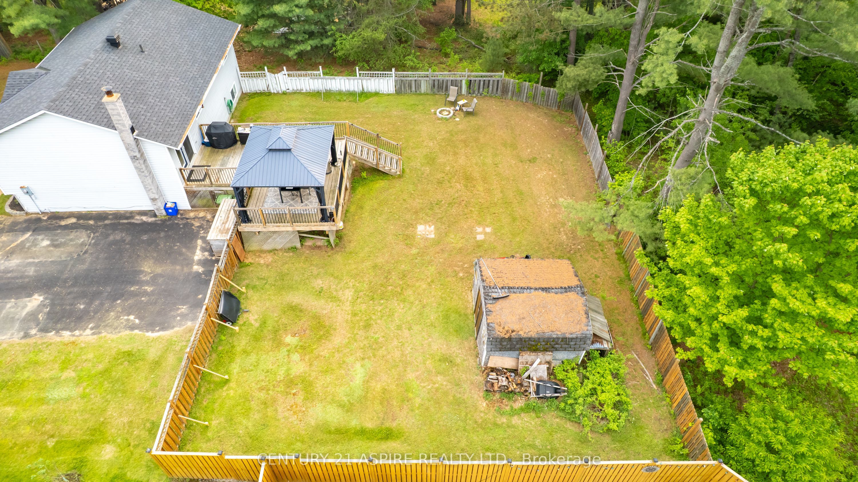 8 Jason Street Property Photo 33
