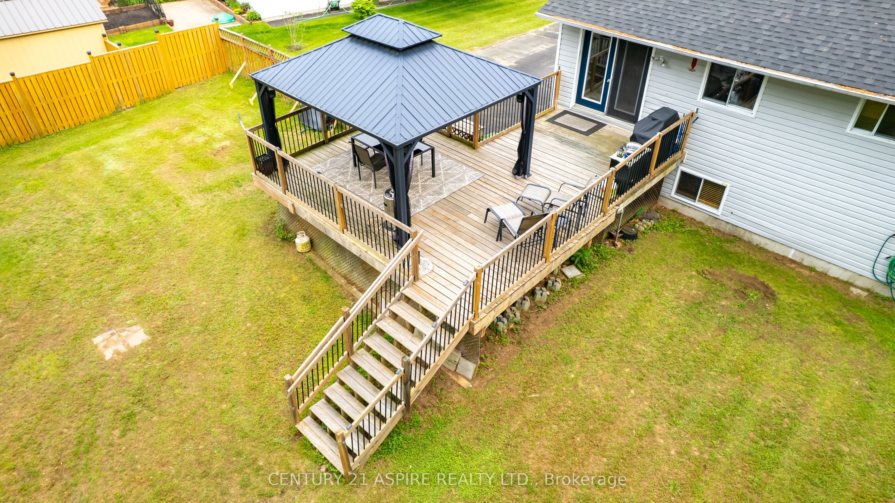 8 Jason Street Property Photo 34
