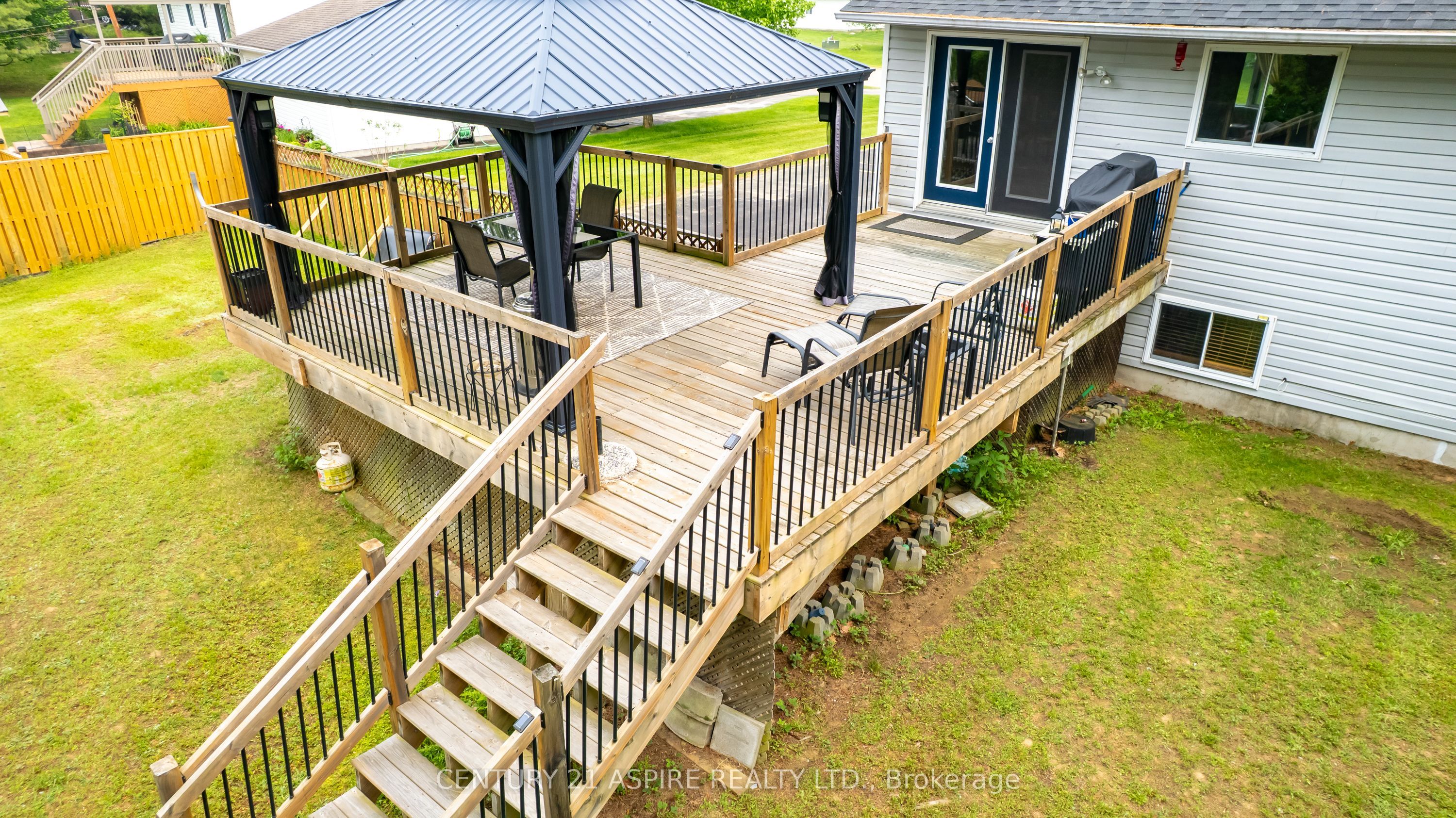 8 Jason Street Property Photo 35
