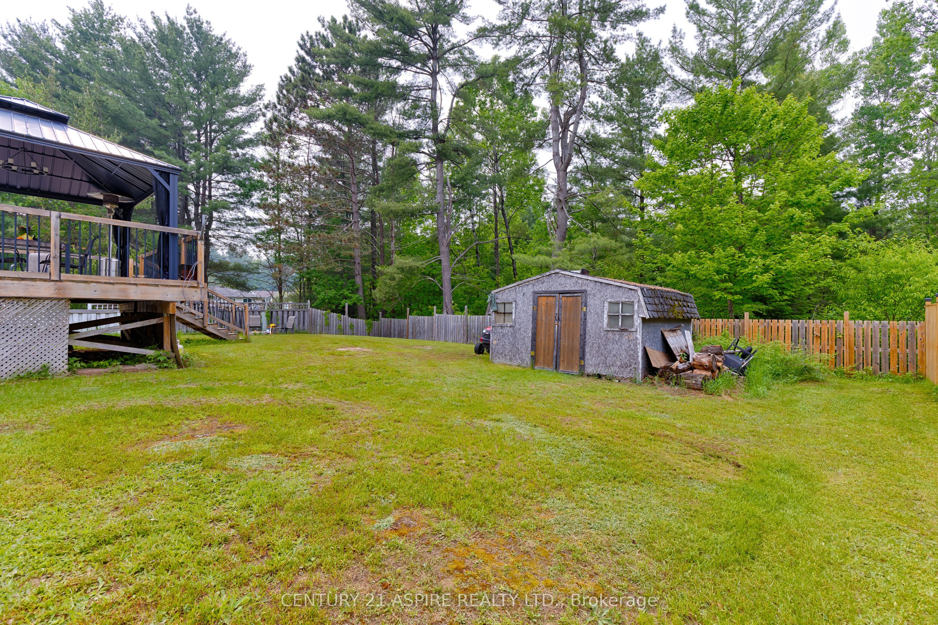 8 Jason Street Property Photo 36