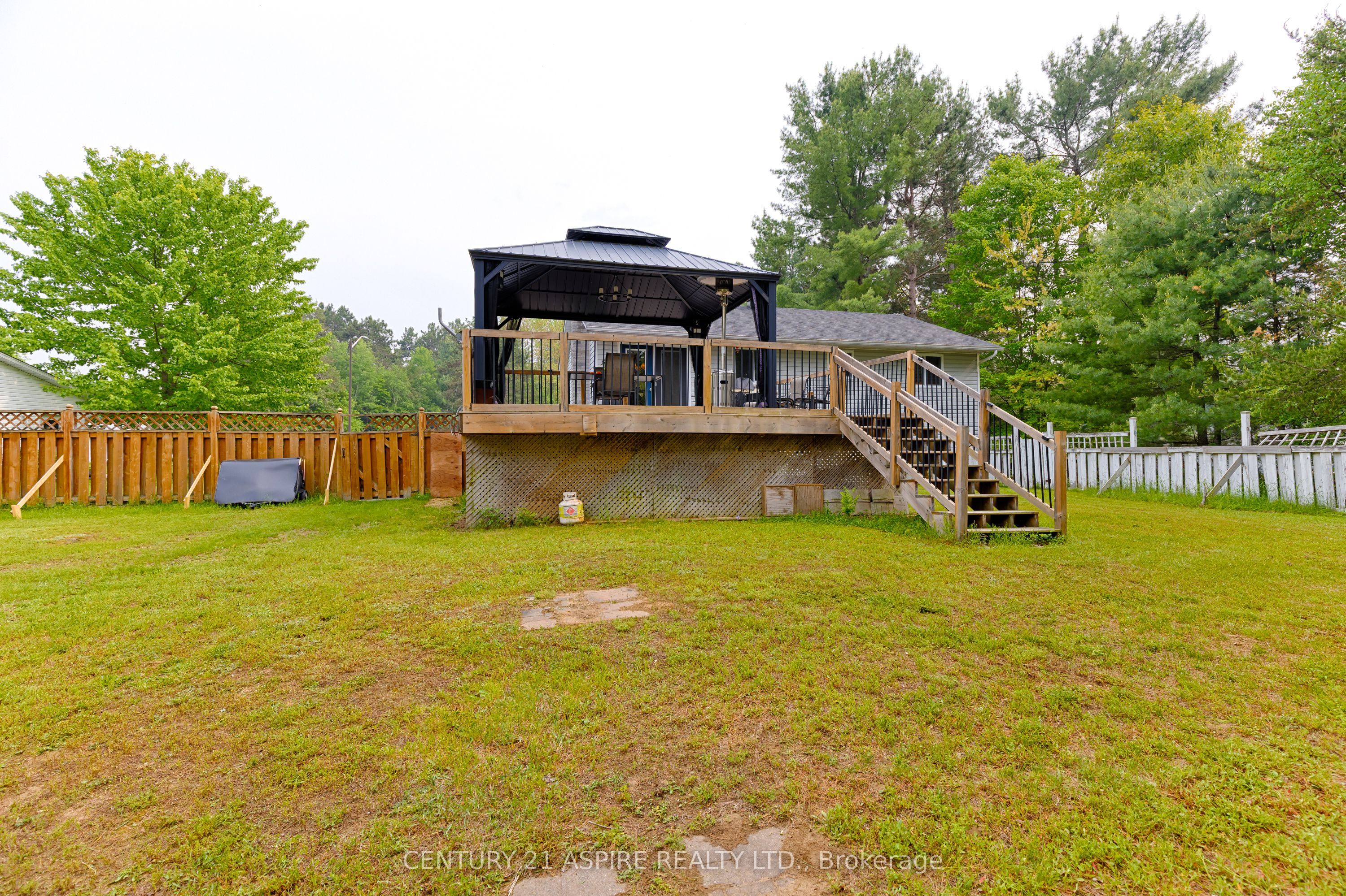 8 Jason Street Property Photo 37