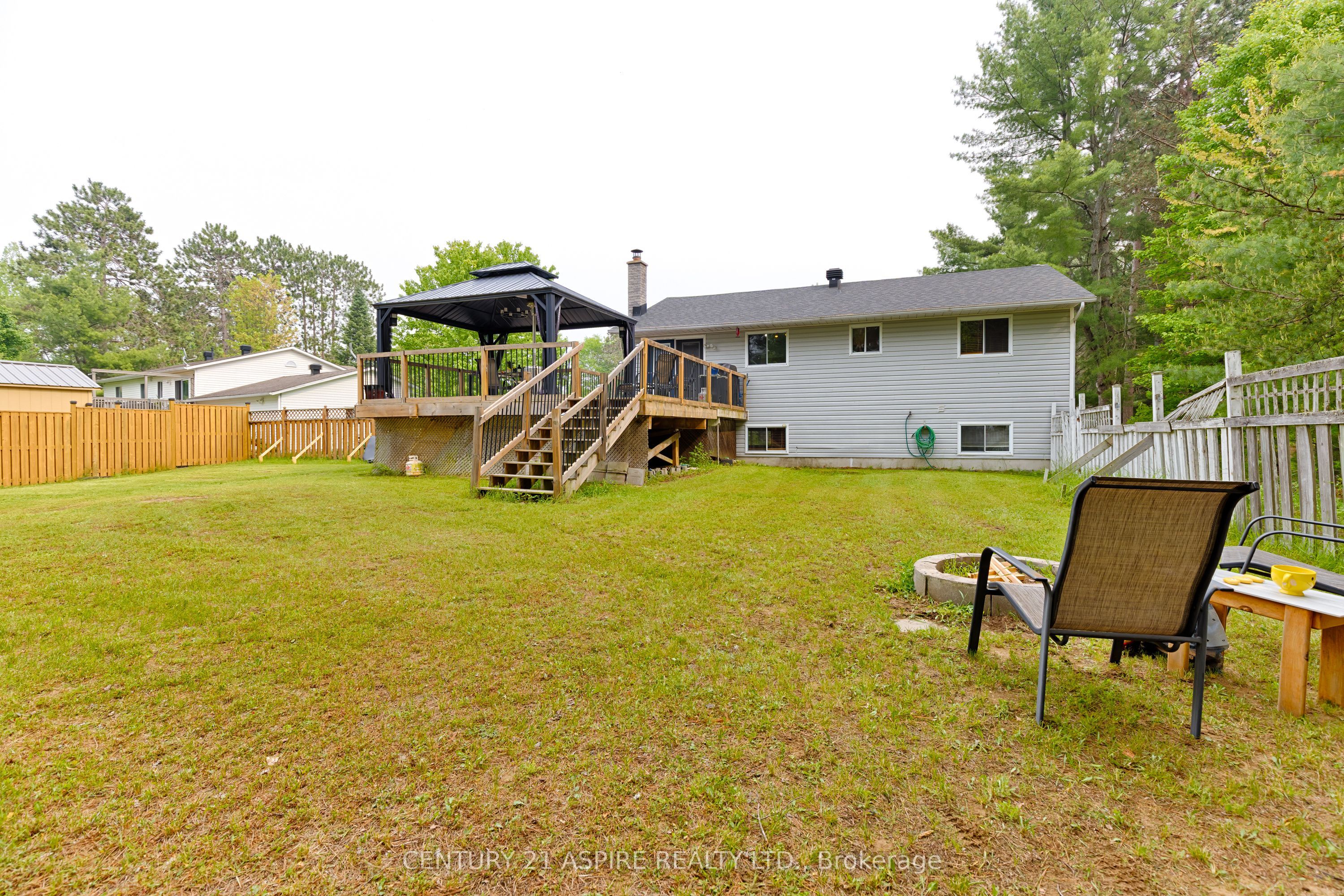 8 Jason Street Property Photo 38