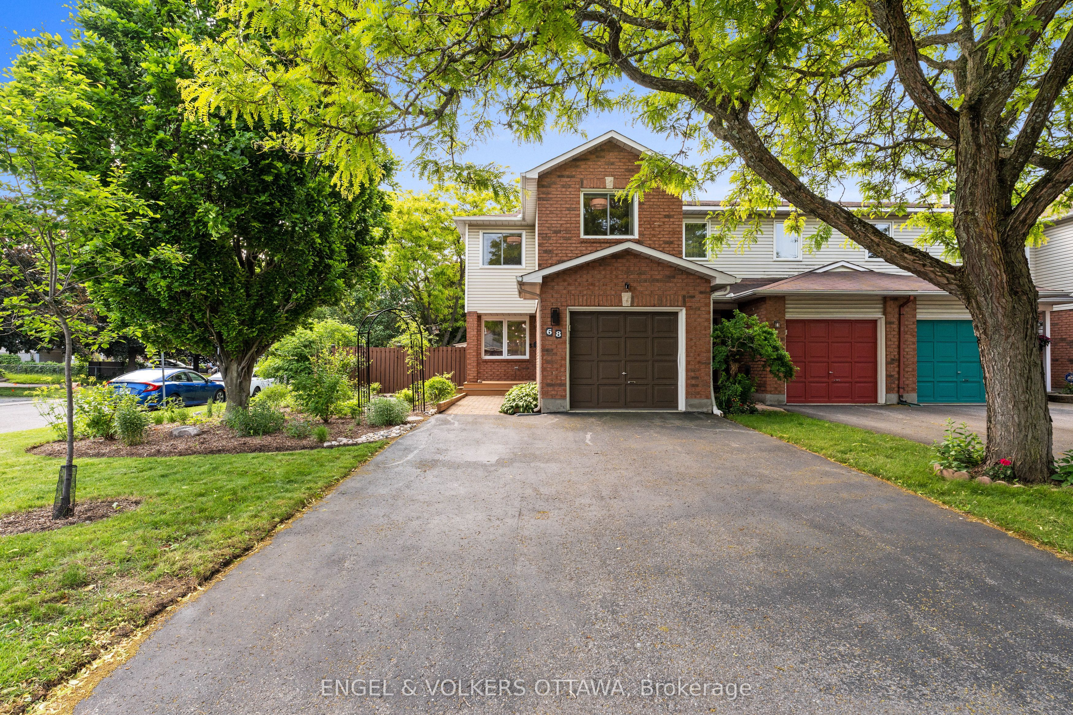 68 Thornbury Crescent Property Photo 1
