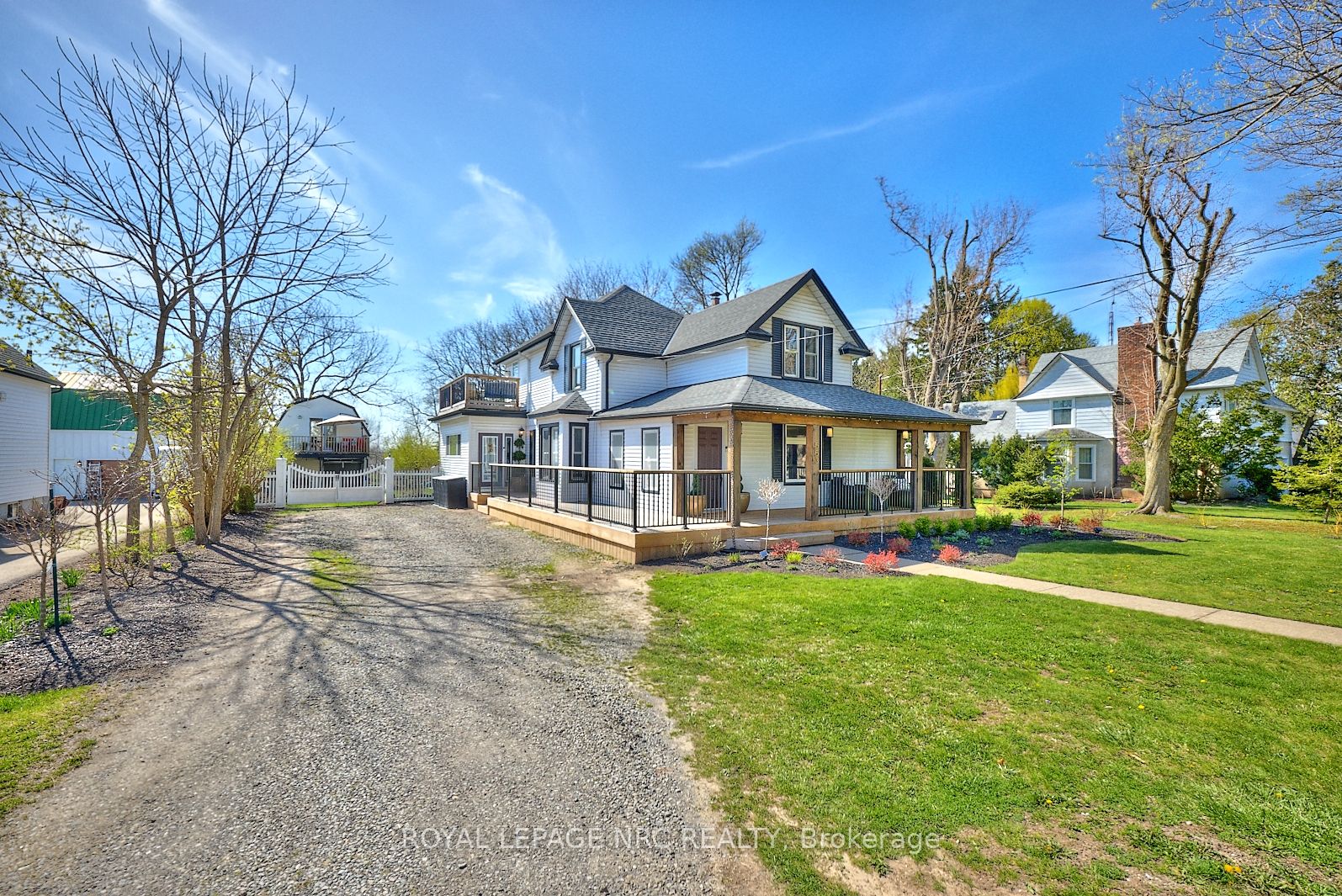 553 Ridge Road N Property Photo 1