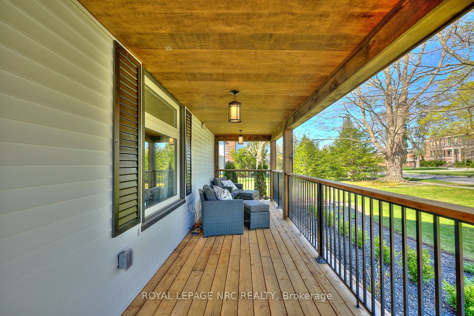 553 Ridge Road N Property Photo 4