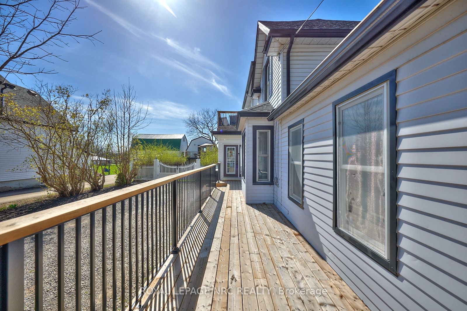 553 Ridge Road N Property Photo 5