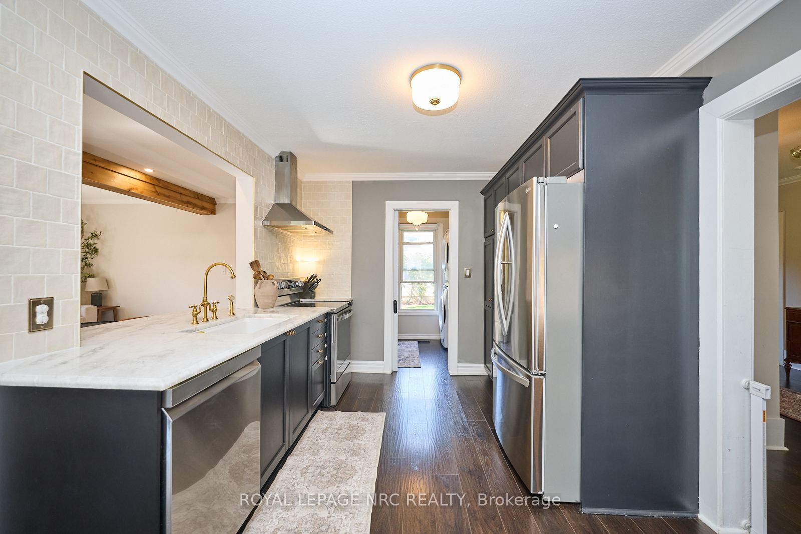 553 Ridge Road N Property Photo 10