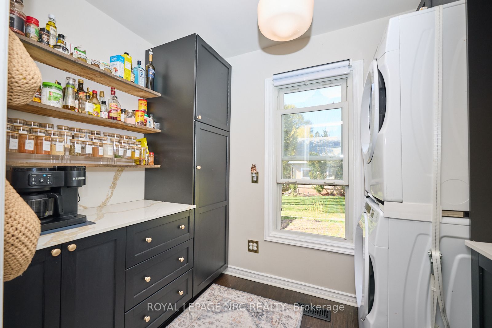 553 Ridge Road N Property Photo 11