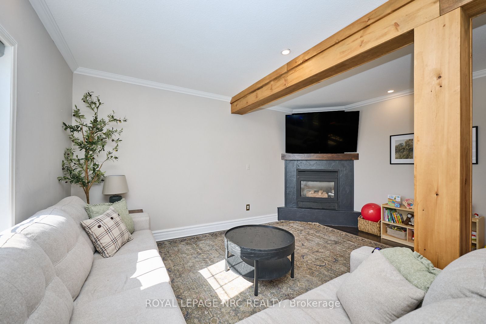 553 Ridge Road N Property Photo 12