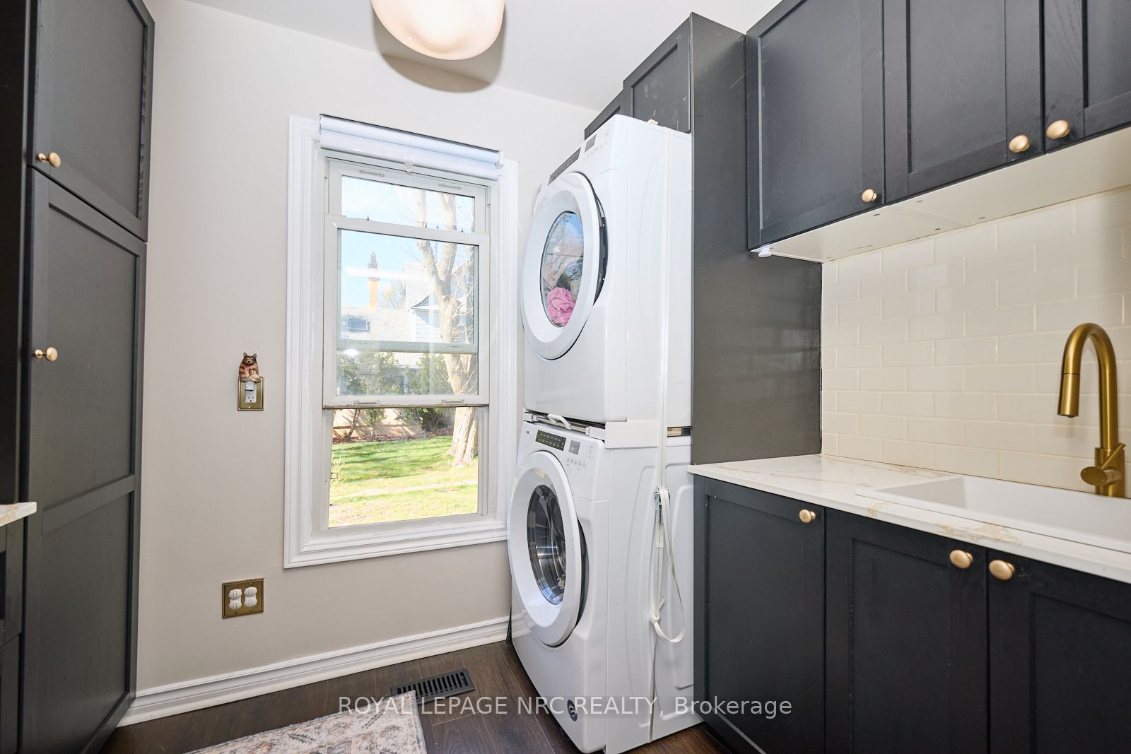 553 Ridge Road N Property Photo 14