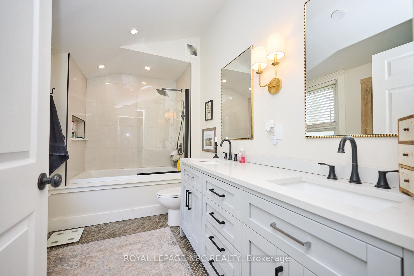 553 Ridge Road N Property Photo 20