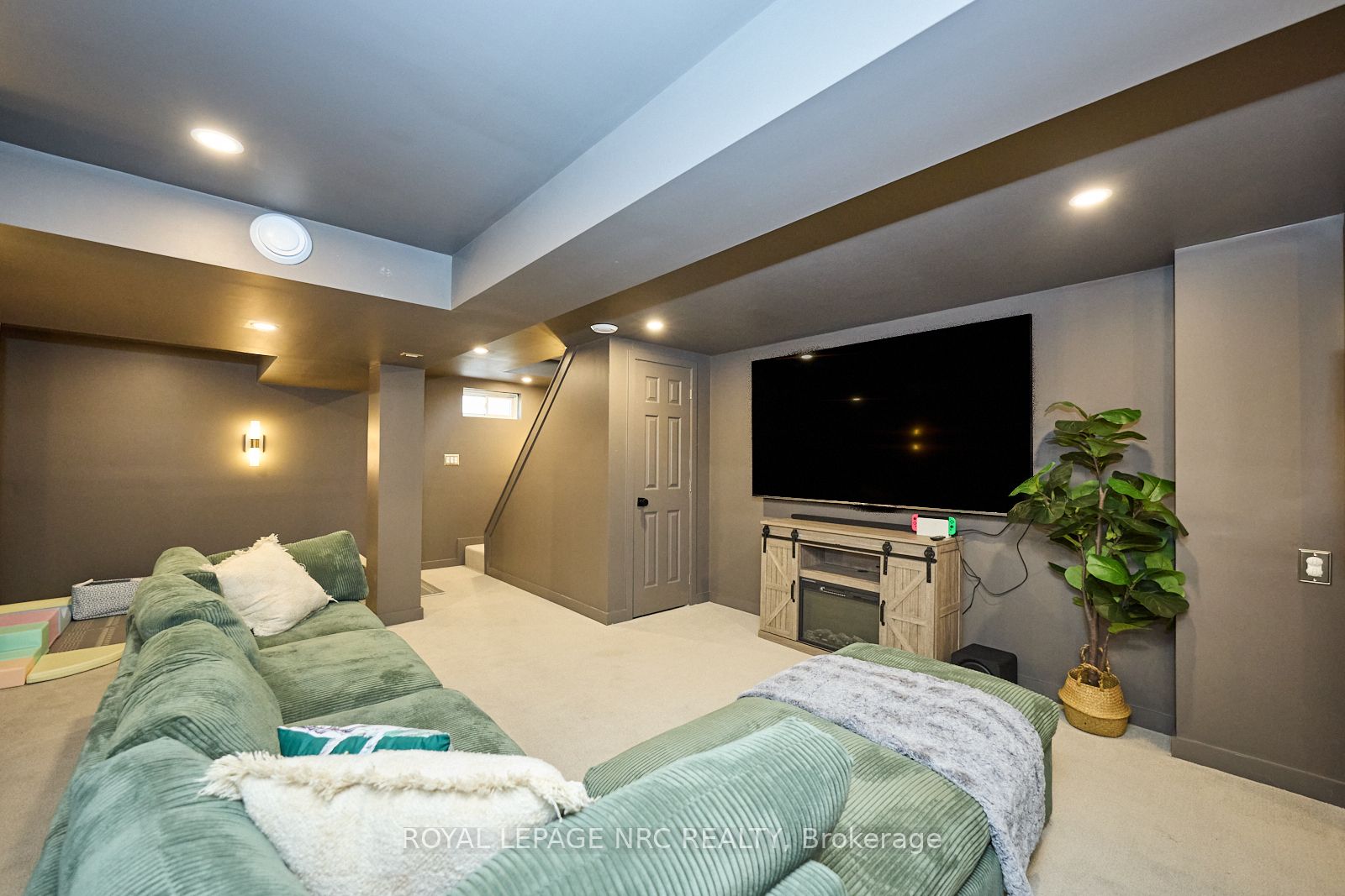553 Ridge Road N Property Photo 32