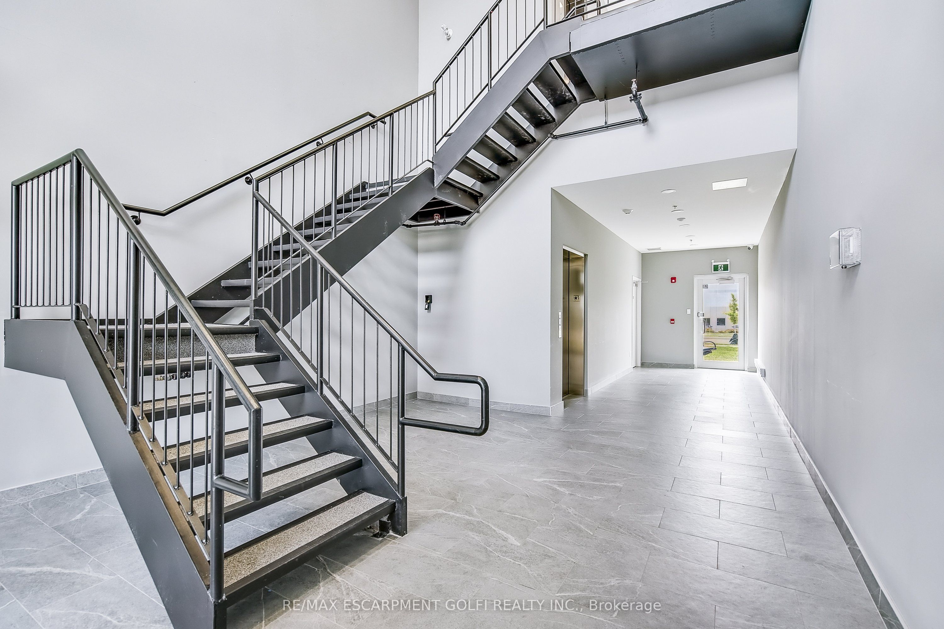 1040 Garner Road W 207 Property Photo 5