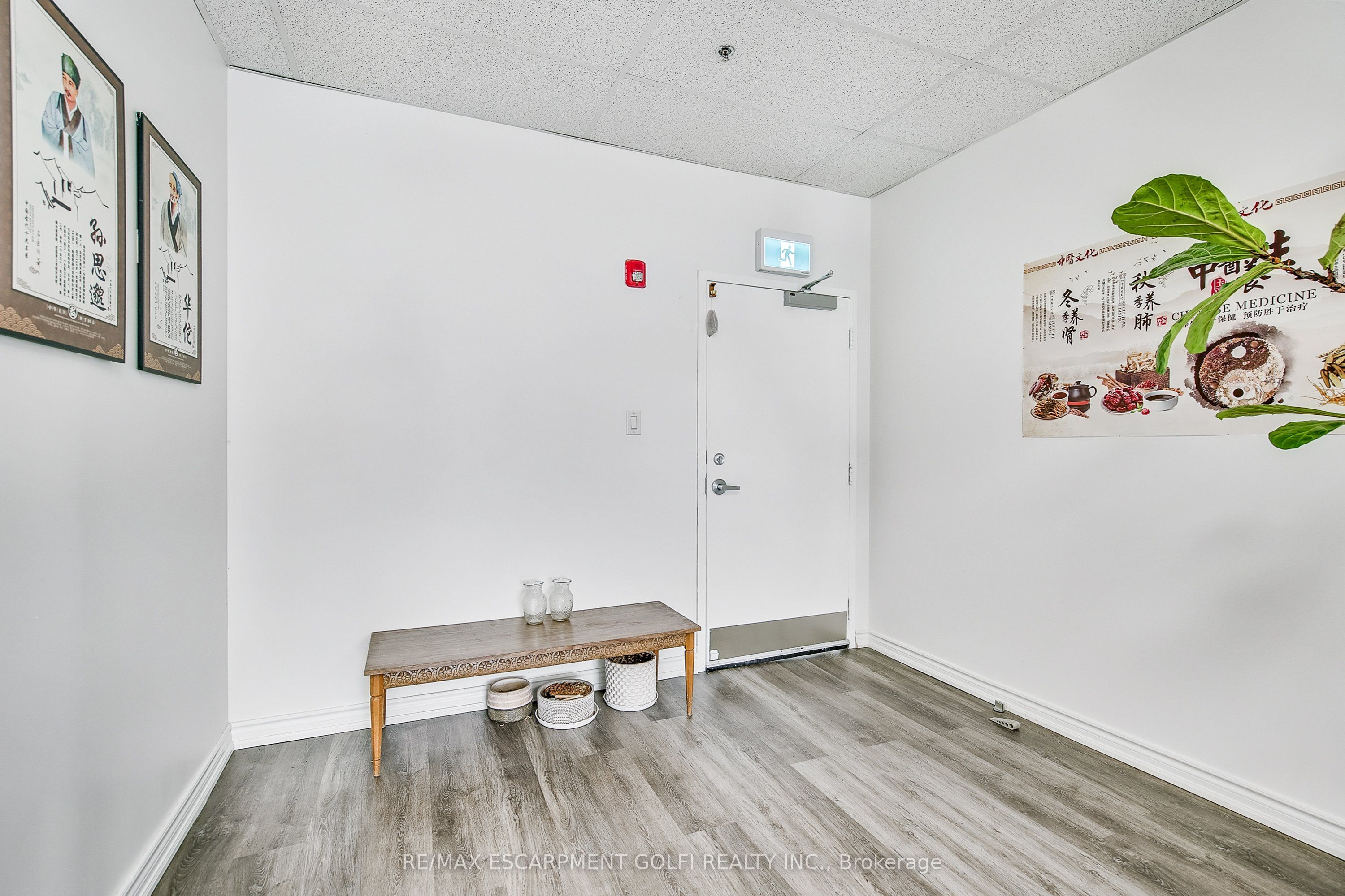 1040 Garner Road W 207 Property Photo 7