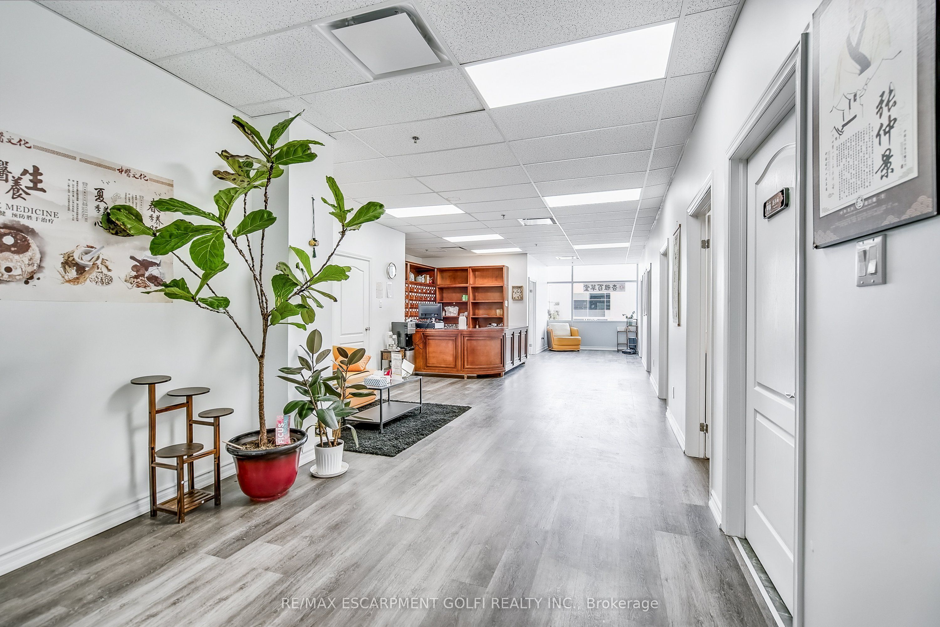 1040 Garner Road W 207 Property Photo 8