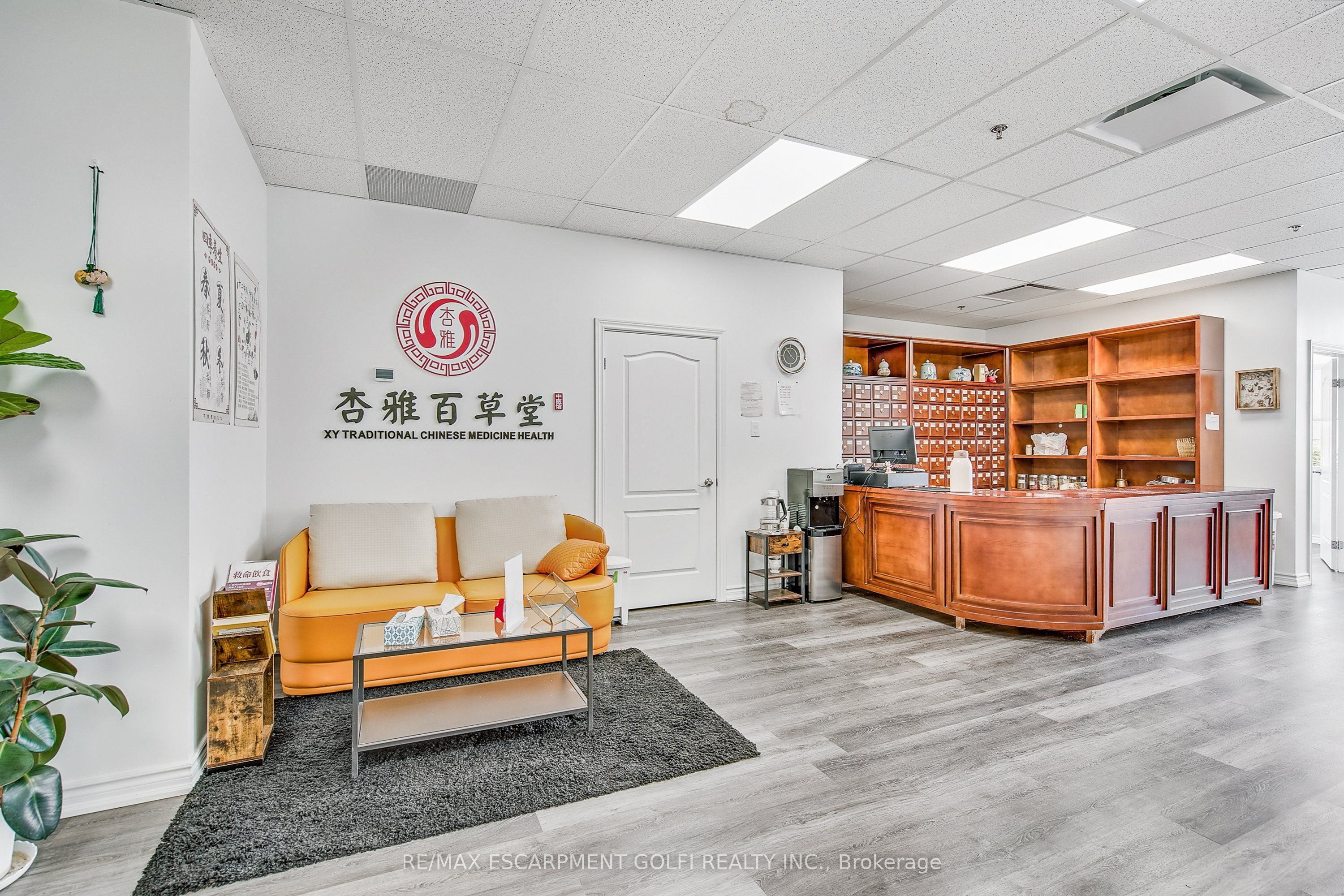 1040 Garner Road W 207 Property Photo 9