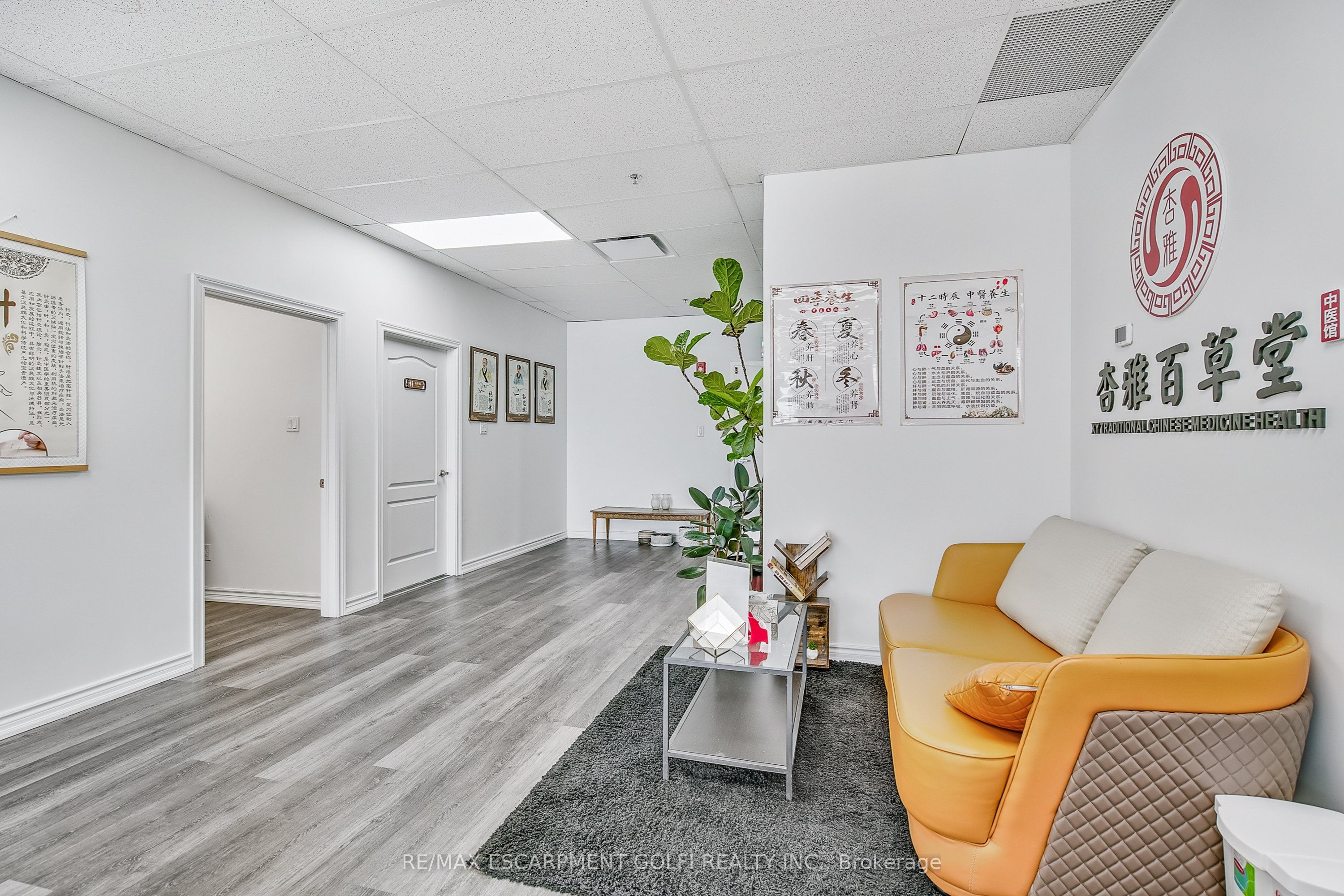 1040 Garner Road W 207 Property Photo 10