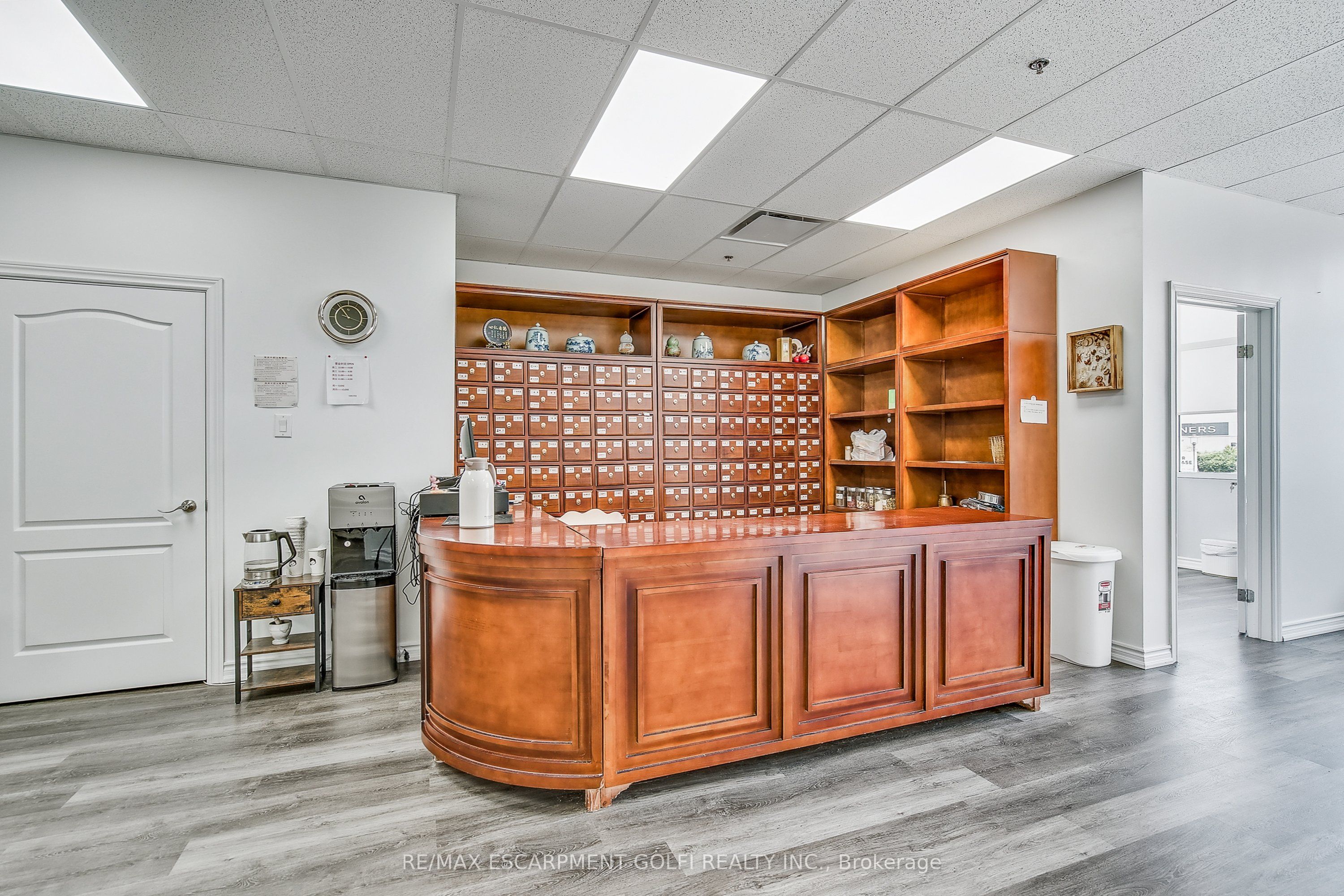 1040 Garner Road W 207 Property Photo 11