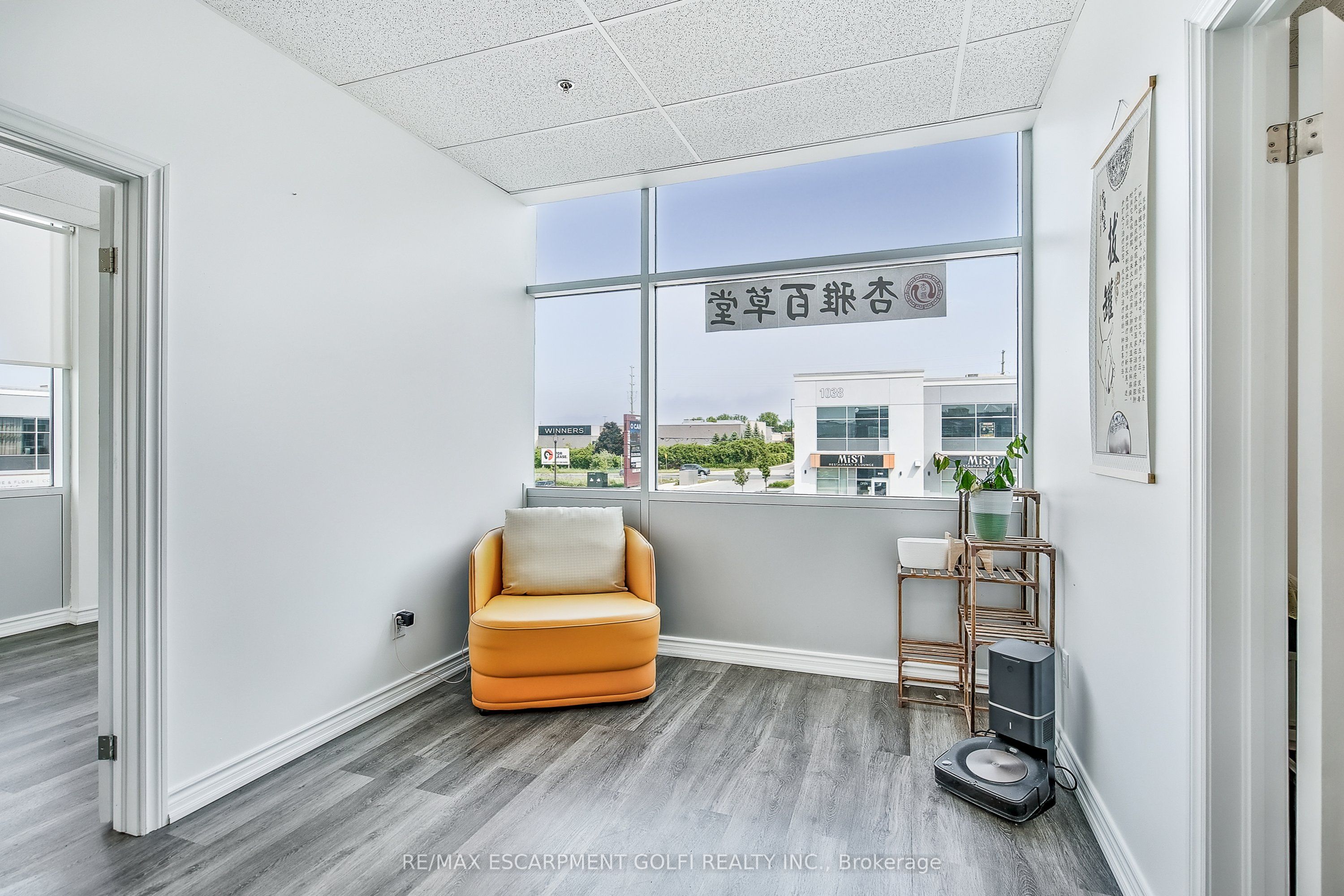 1040 Garner Road W 207 Property Photo 12