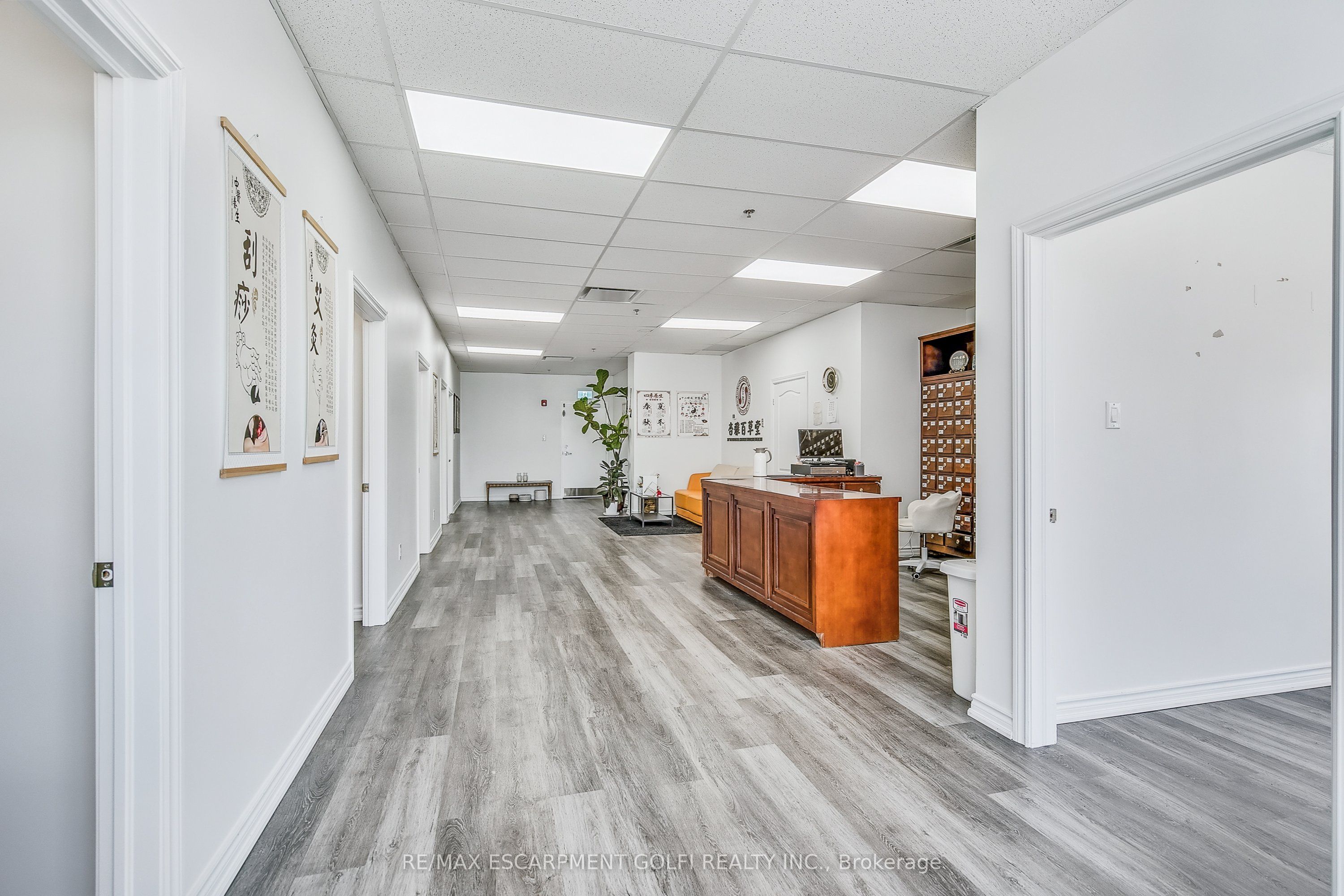 1040 Garner Road W 207 Property Photo 13