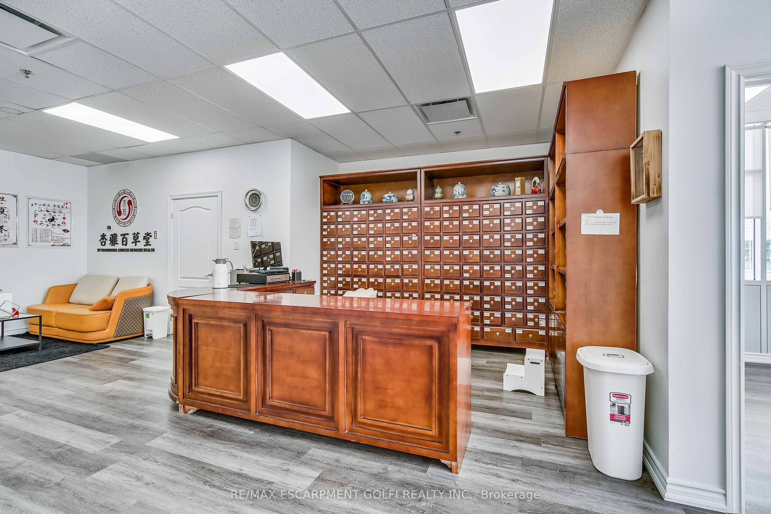 1040 Garner Road W 207 Property Photo 14