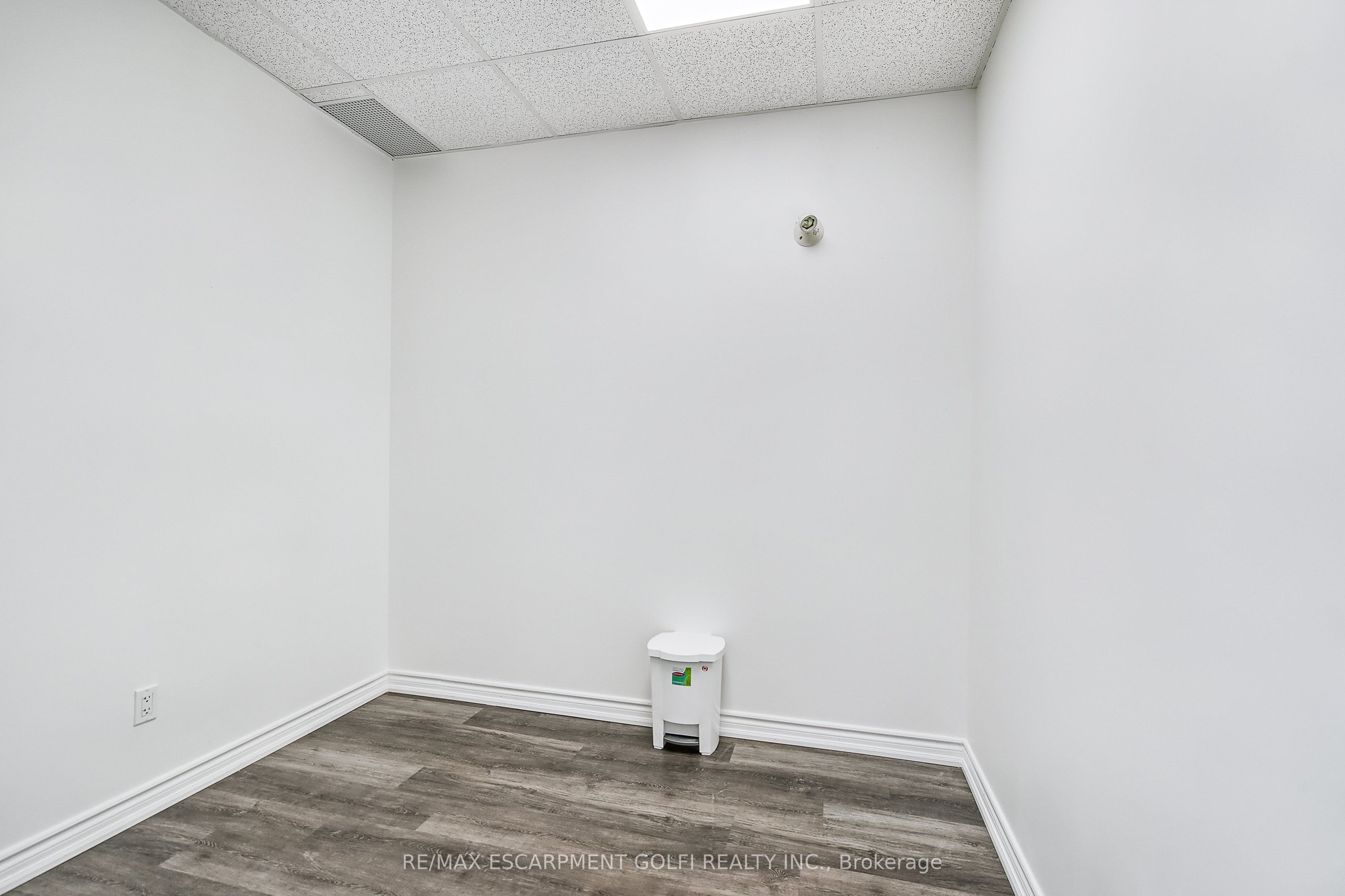 1040 Garner Road W 207 Property Photo 18